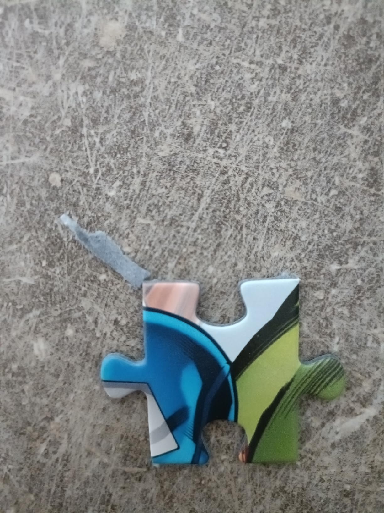 Collé au mur
