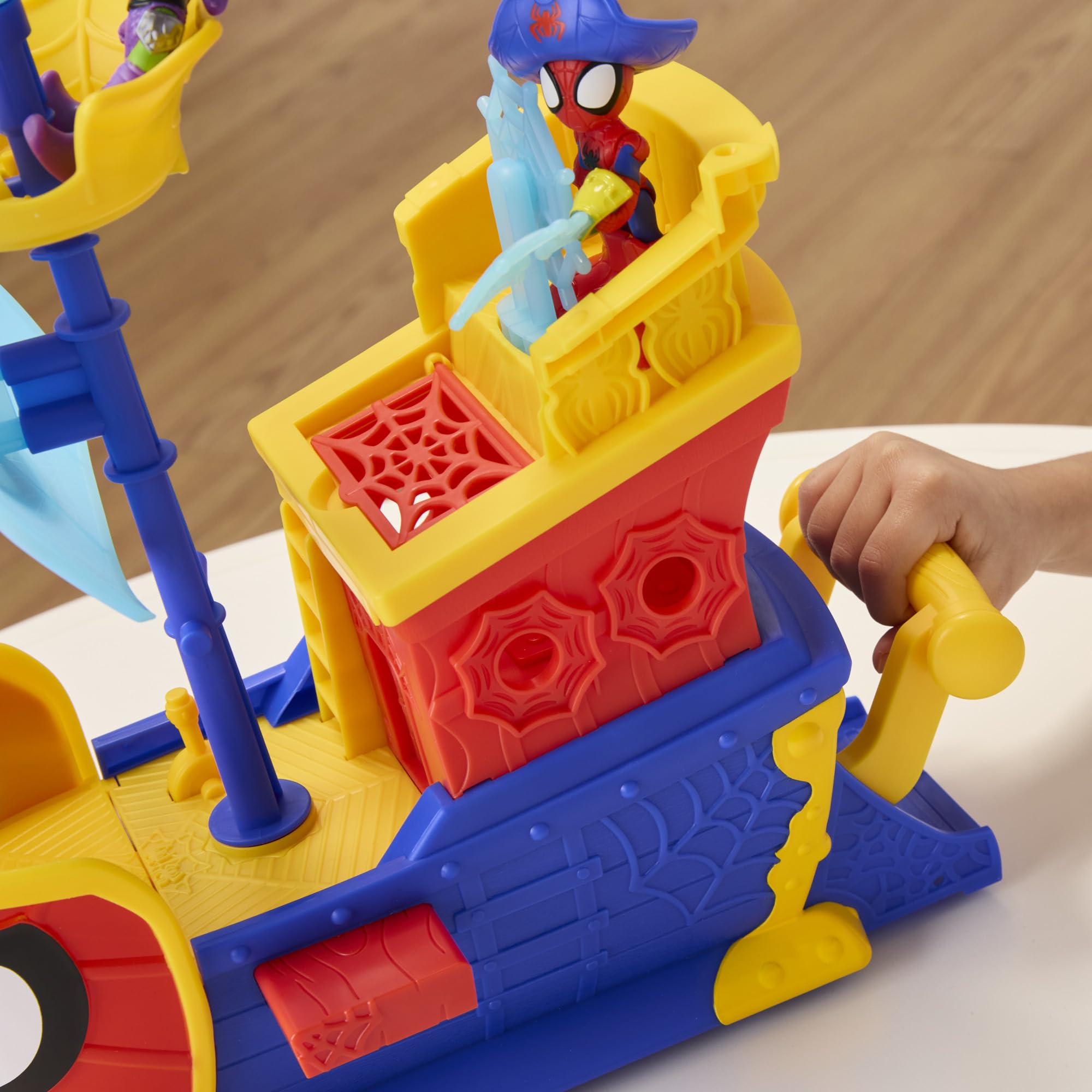 marvel-spidey-water-webs-bateau-pirates-bulles-et-toiles-43-cm image 5