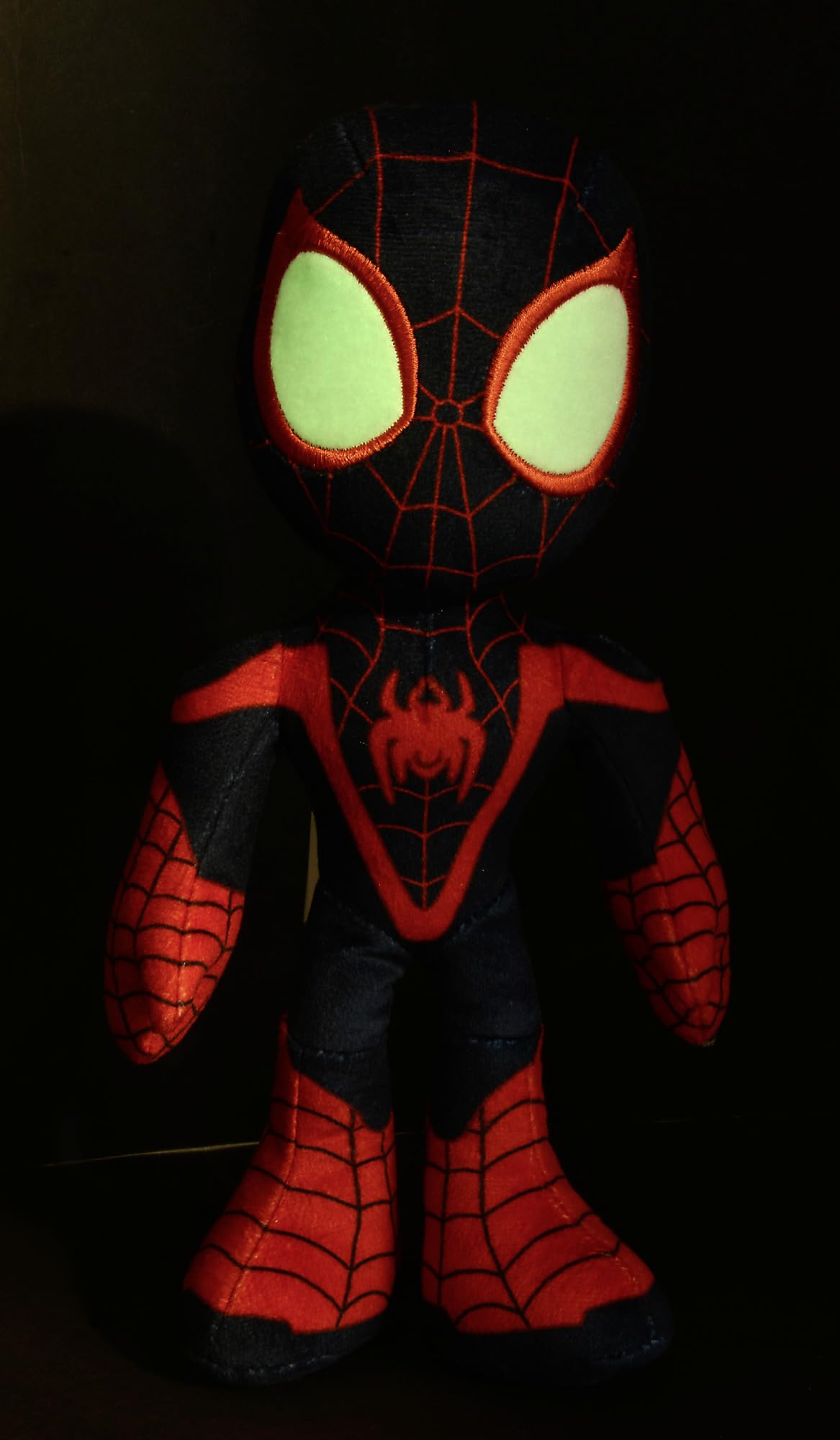 disney-spidey-miles-morales-peluche-25-cm-yeux-phosphorescents image 3