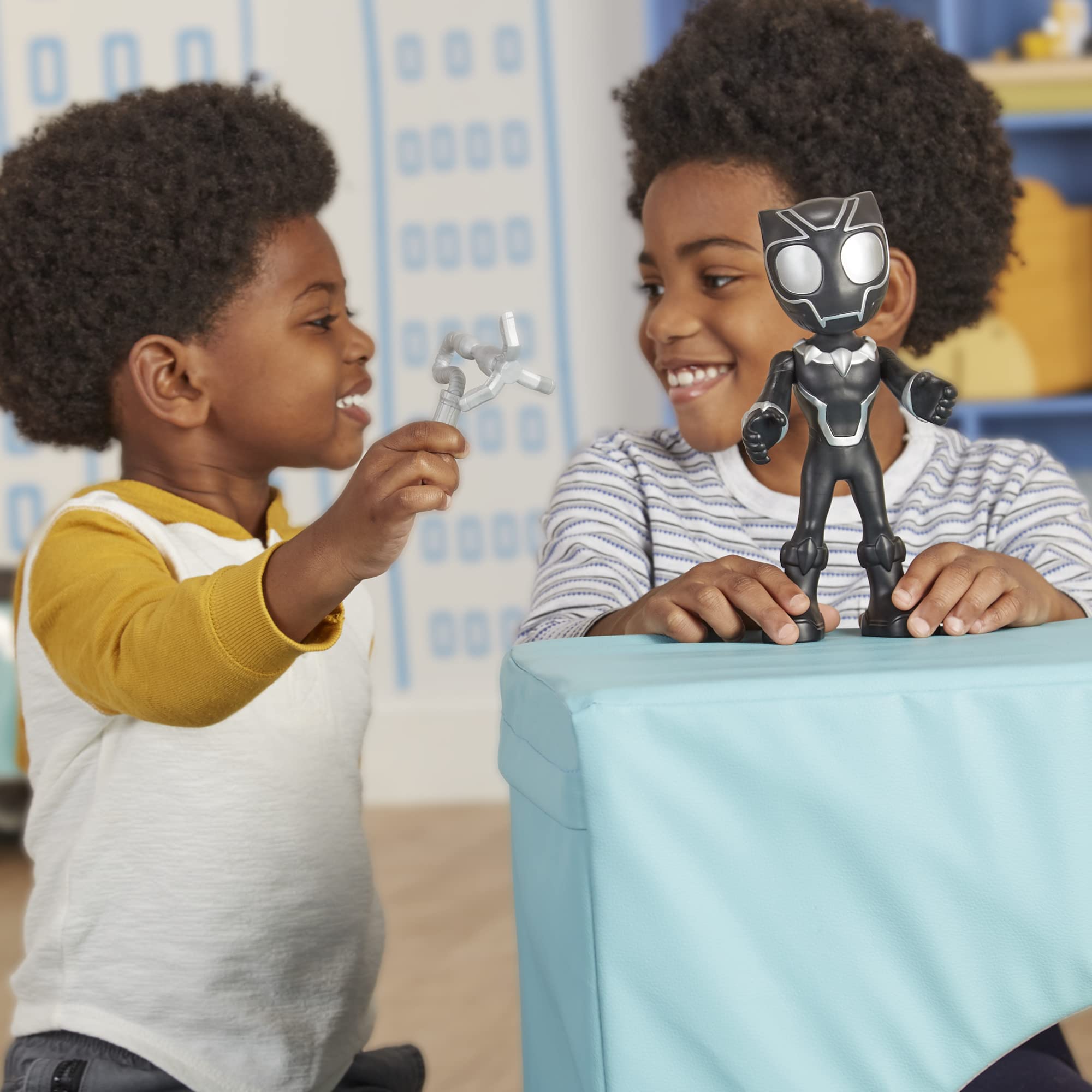 marvel-spidey-amis-black-panther-grande-figurine-22-5-cm-grappin image 7