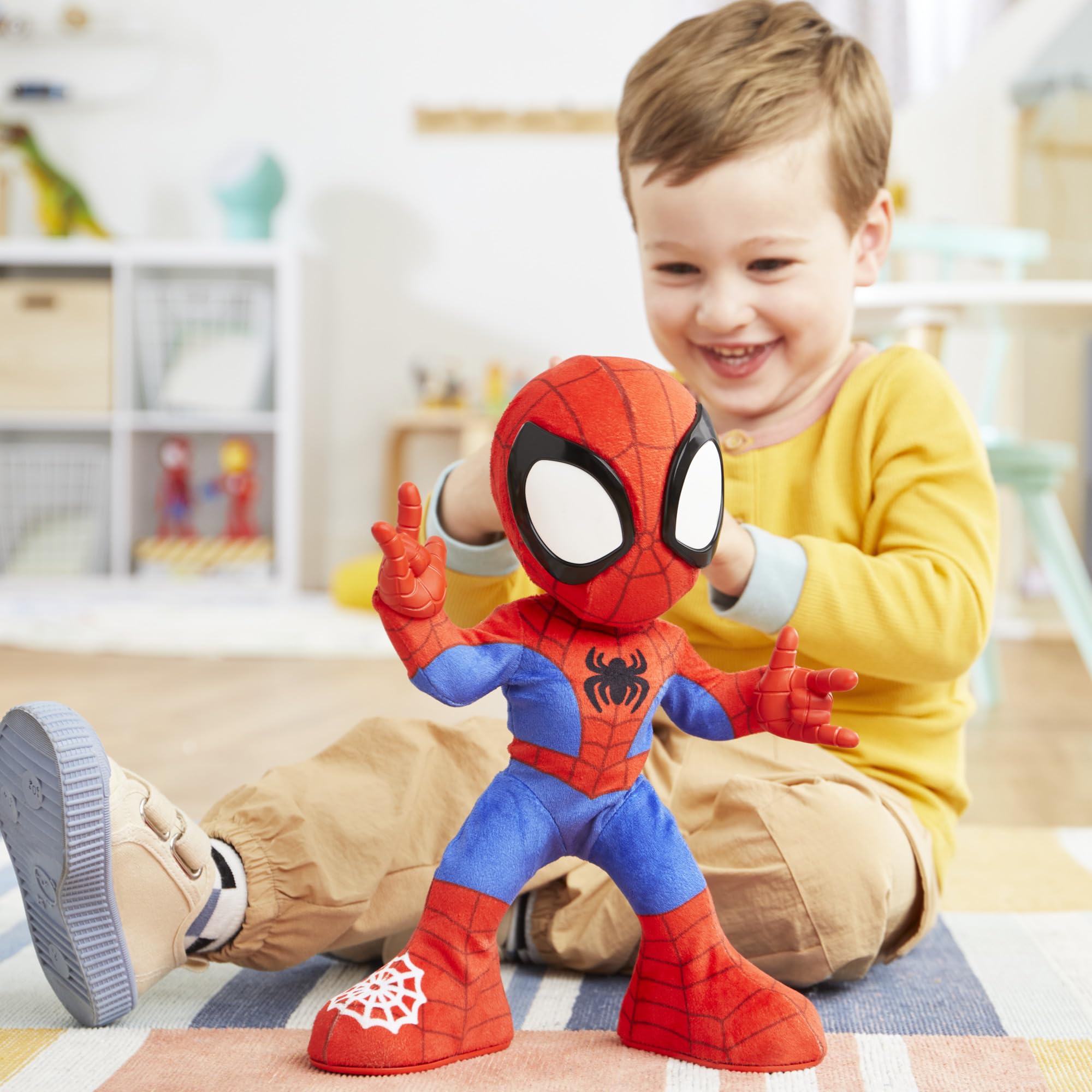 marvel-spidey-dance-n-crawl-peluche-interactive-musicale image 4