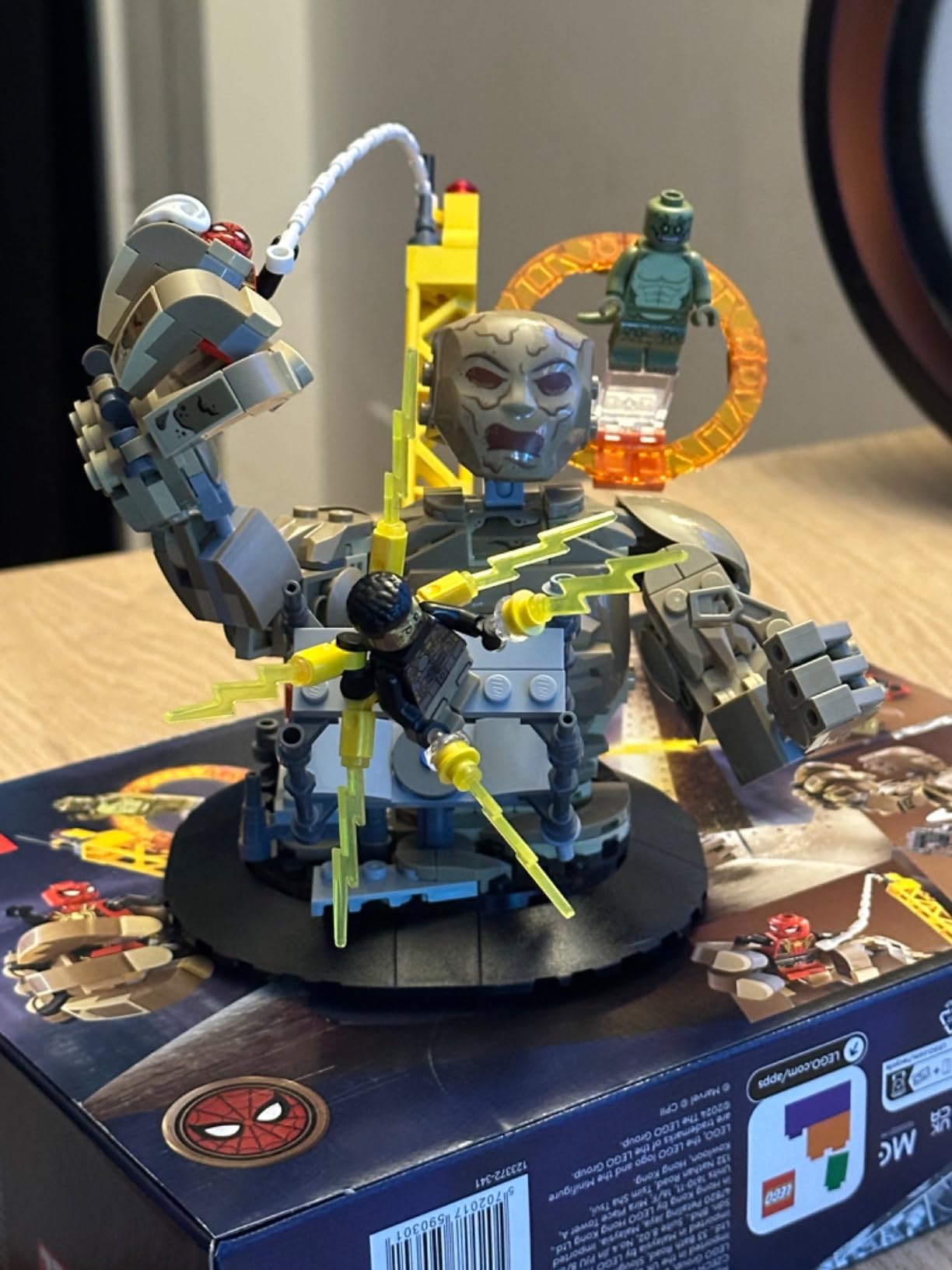 Figurines top