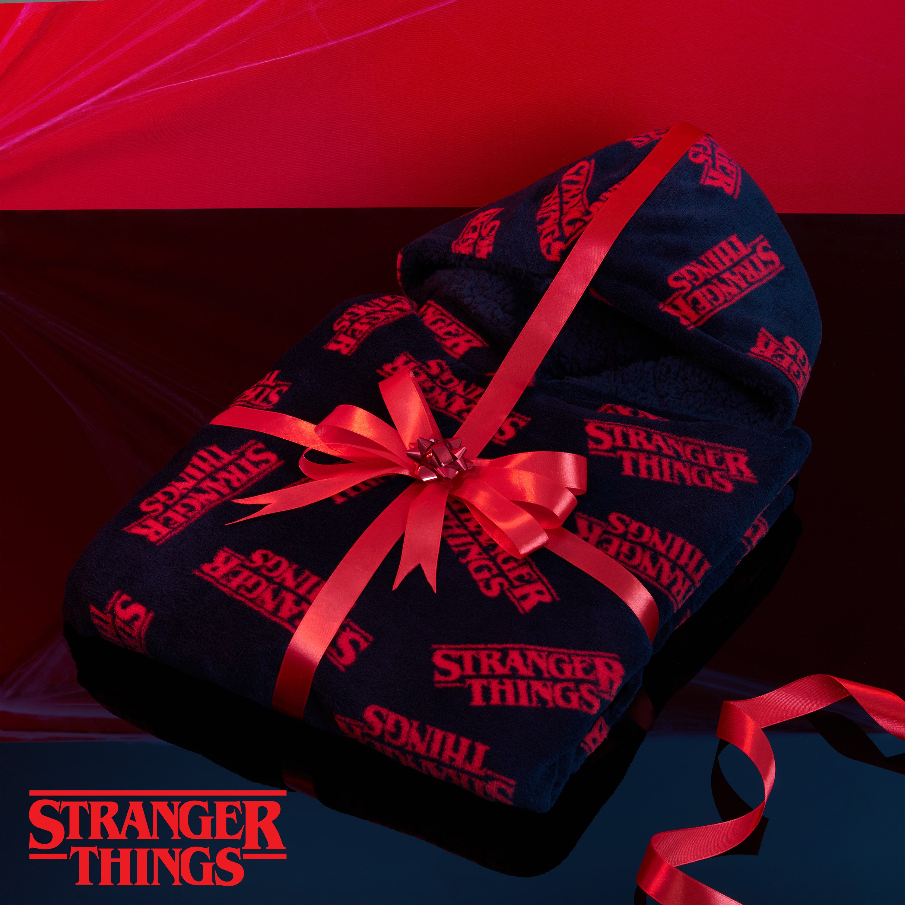get-trend-stranger-things-sweat-plaid-capuche-noir-rouge-polaire image 2
