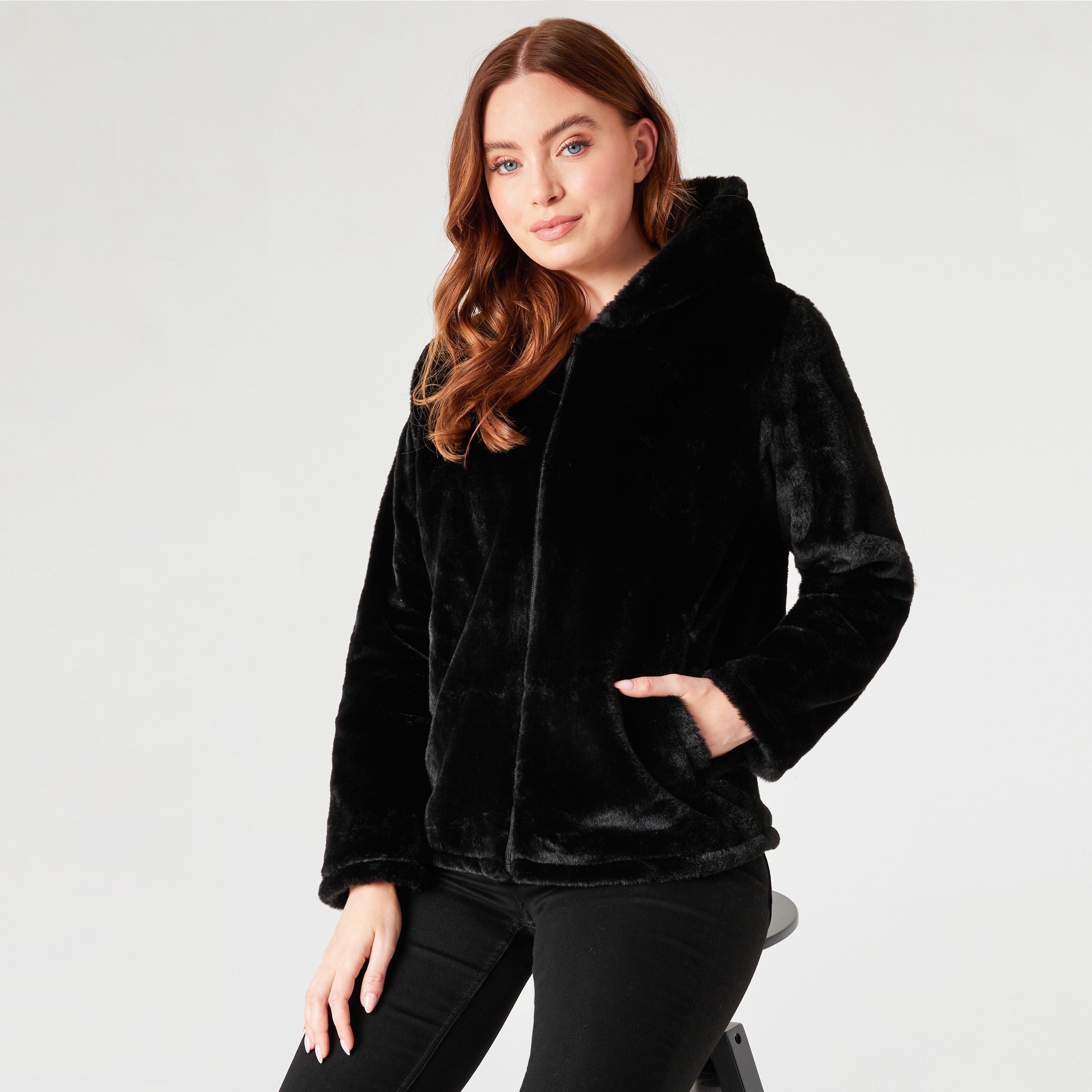 get-trend-manteau-femme-fausse-fourrure-noir-s image 2