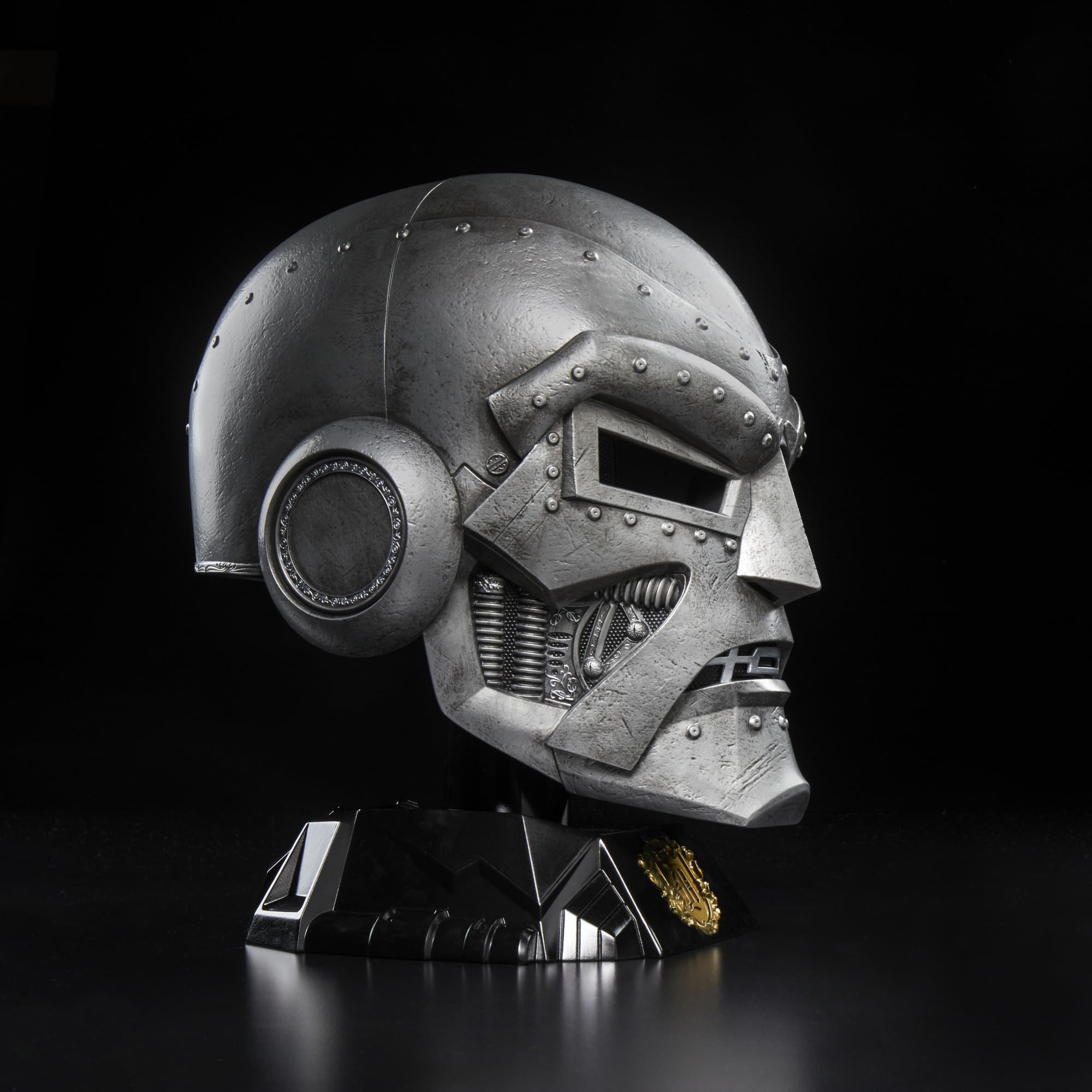 marvel-legends-casque-cosplay-doctor-doom-premium-argent-1-1 image 5