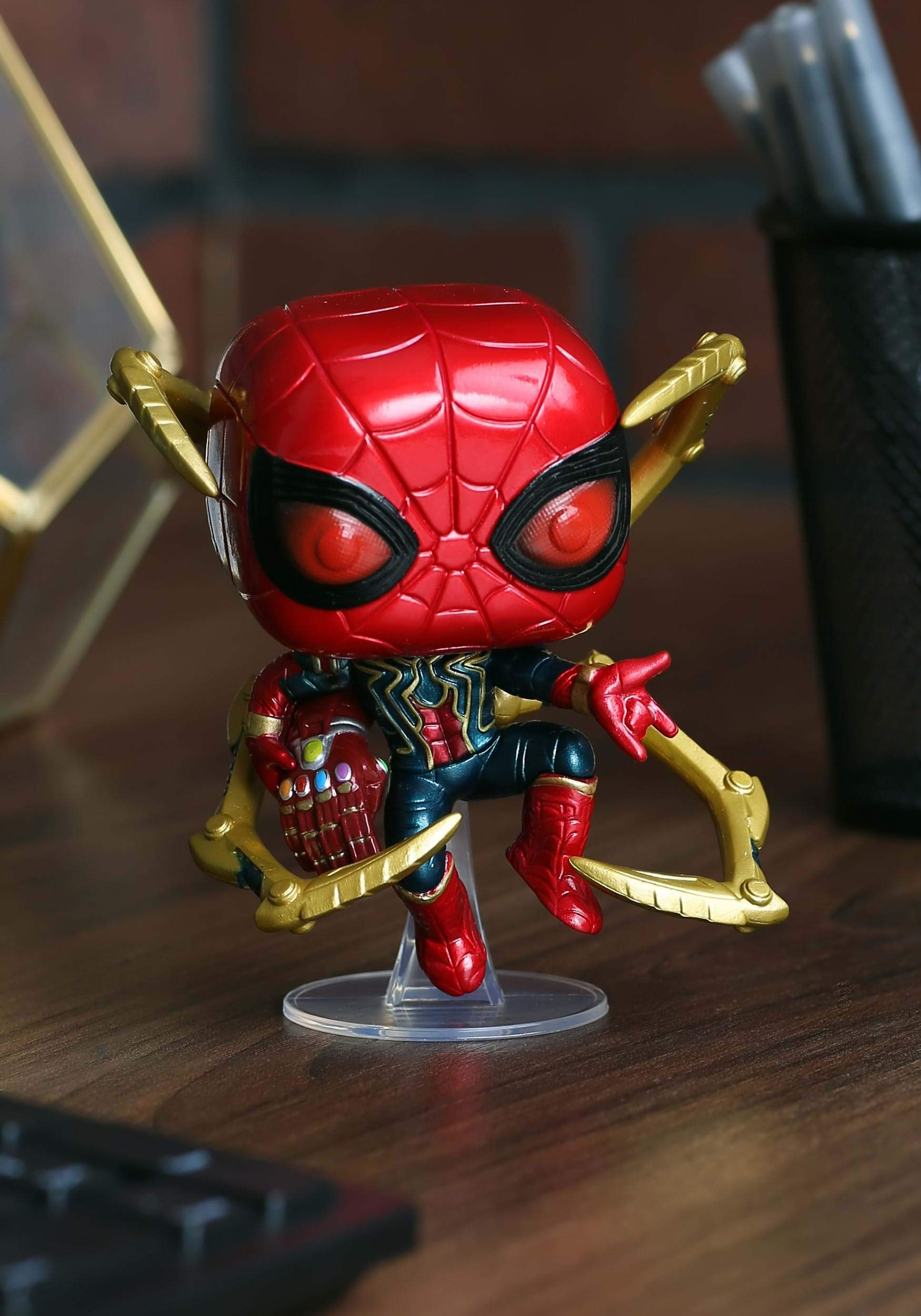 funko-pop-marvel-endgame-iron-spider-nanogauntlet-figurine image 2