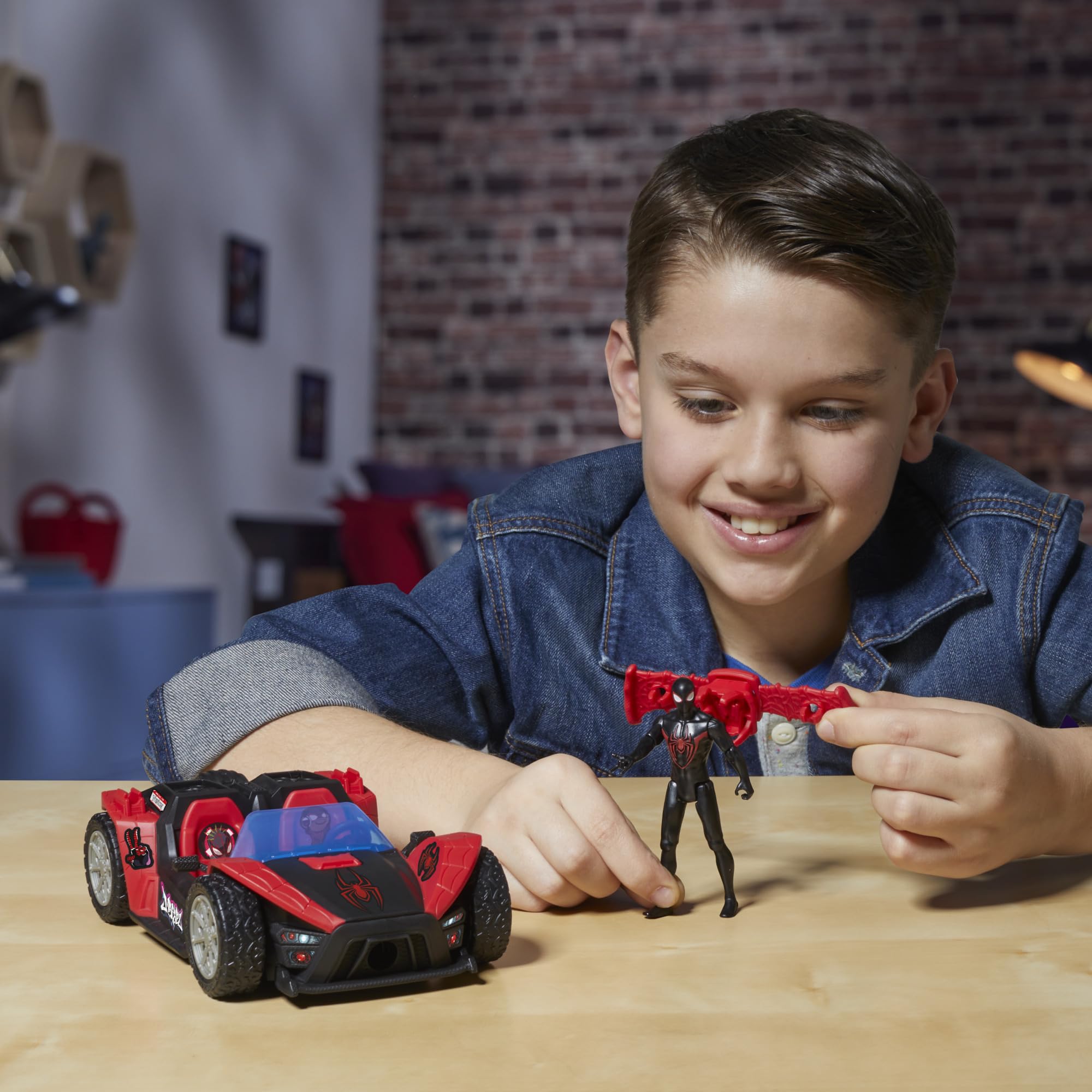 marvel-spider-man-miles-morales-bolide-de-course-remix-figurine-voiture image 3