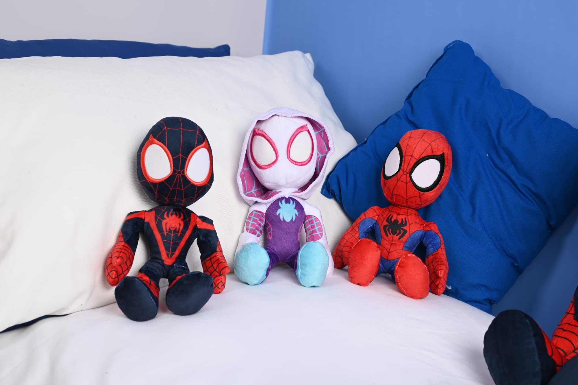marvel-ghost-spider-peluche-25-cm-yeux-phosphorescents image 7