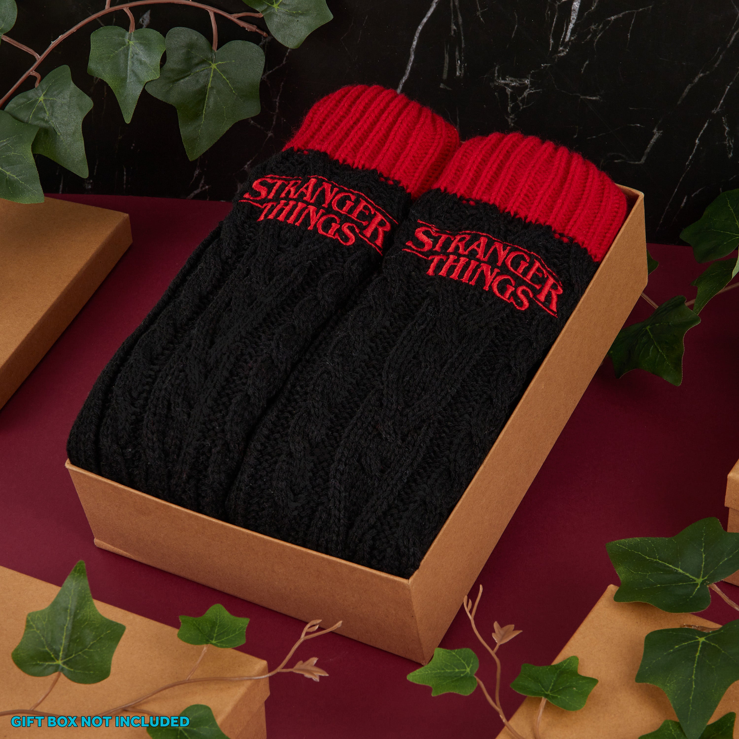 stranger-things-chaussettes-pilou-femme-antid-rapantes-noir image 2