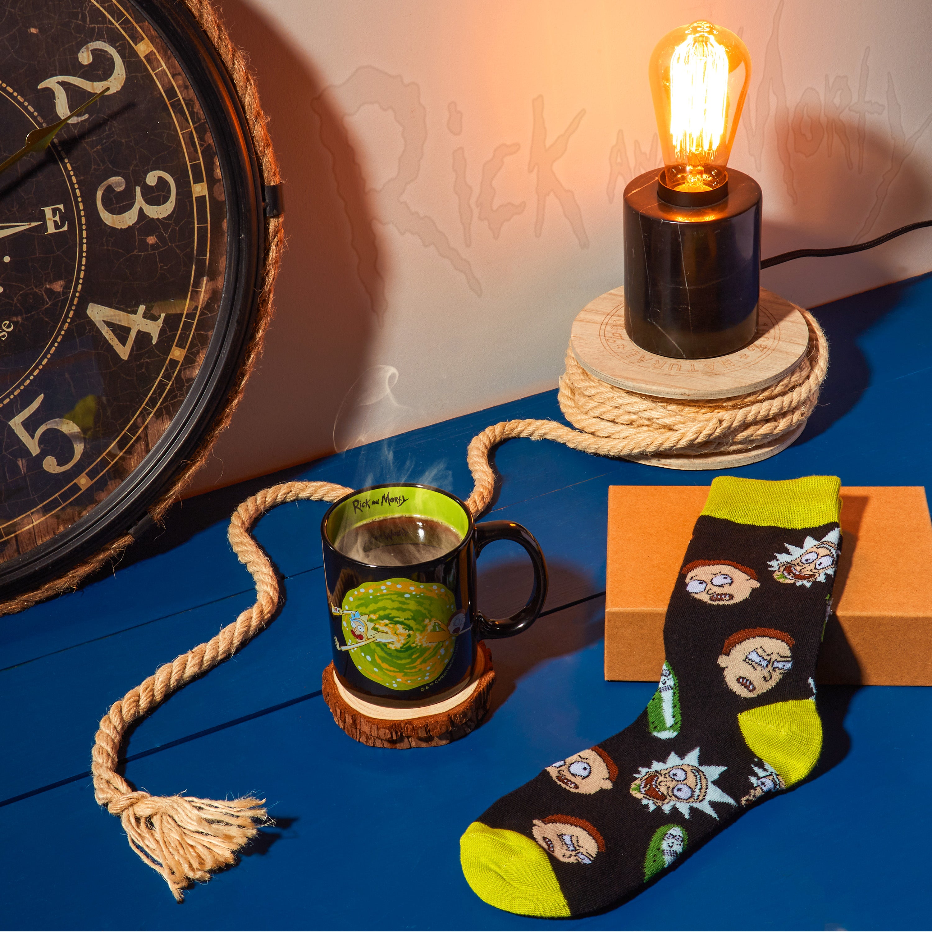 rick-and-morty-mug-pickle-rick-chaussettes-coffret-cadeau image 3