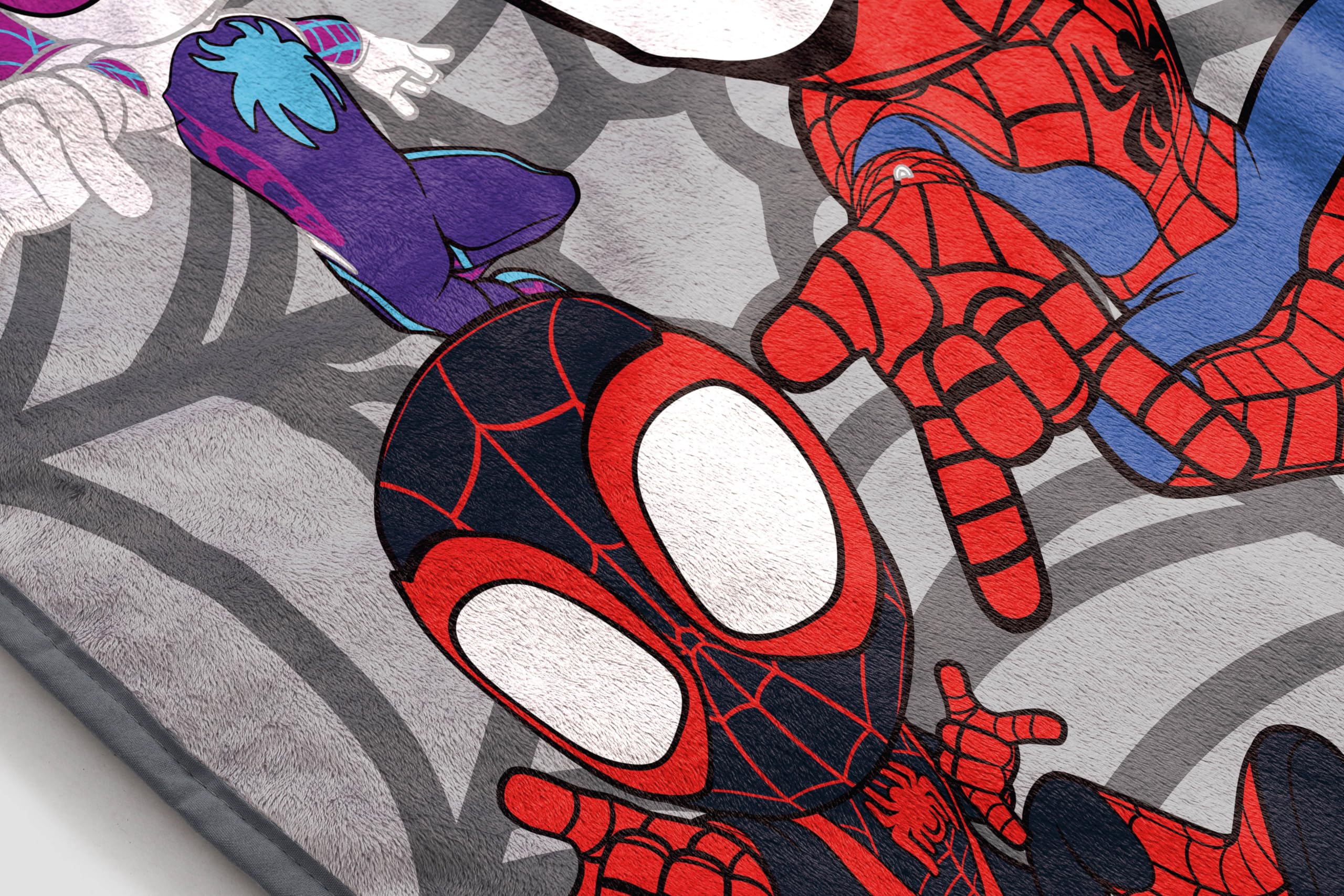 marvel-spidey-et-ses-amis-plaid-polaire-gris-130x150-cm-miles-morales image 5