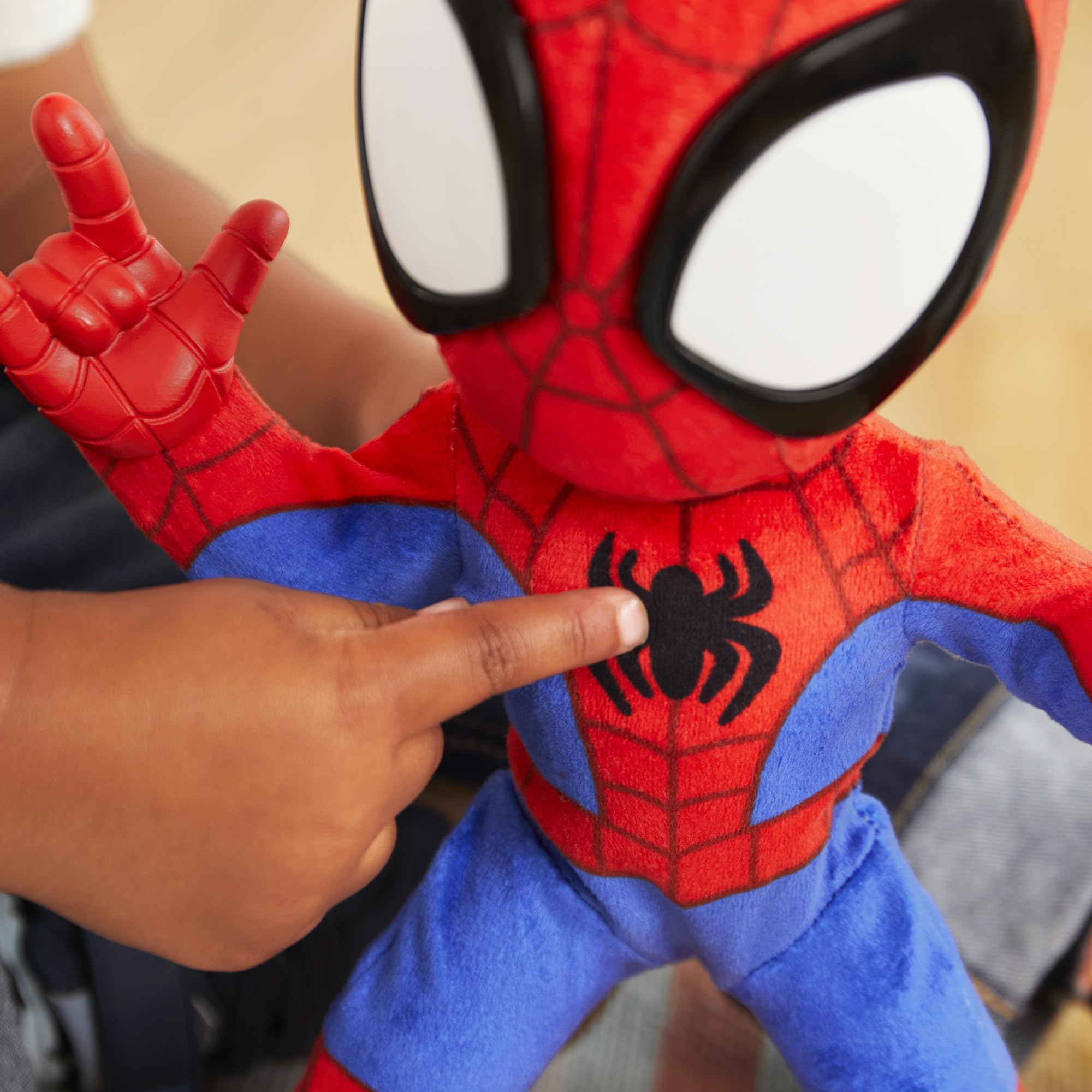 marvel-spidey-dance-n-crawl-peluche-interactive-musicale image 3