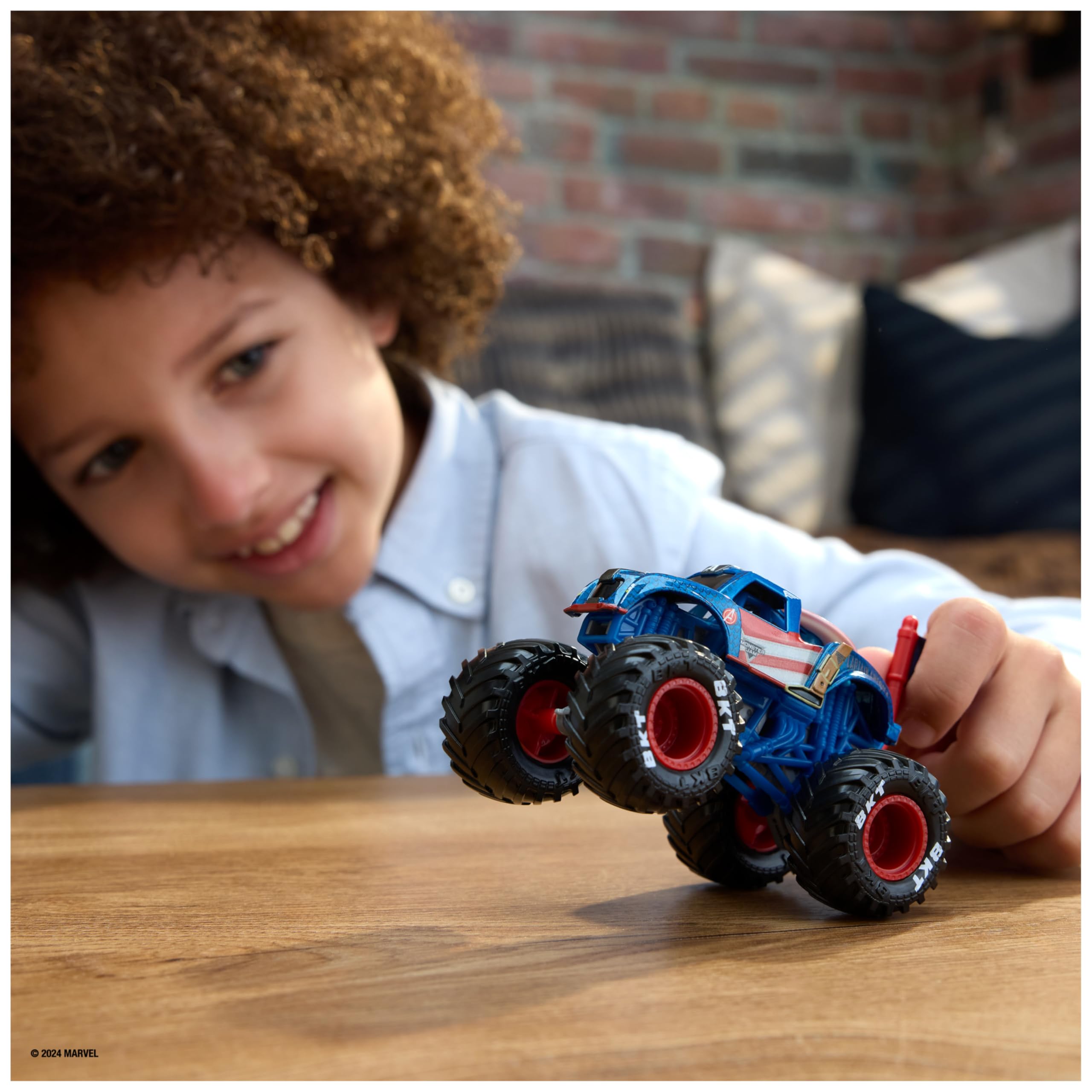monster-jam-marvel-monster-truck-1-64-die-cast-mod-le-al-atoire image 5