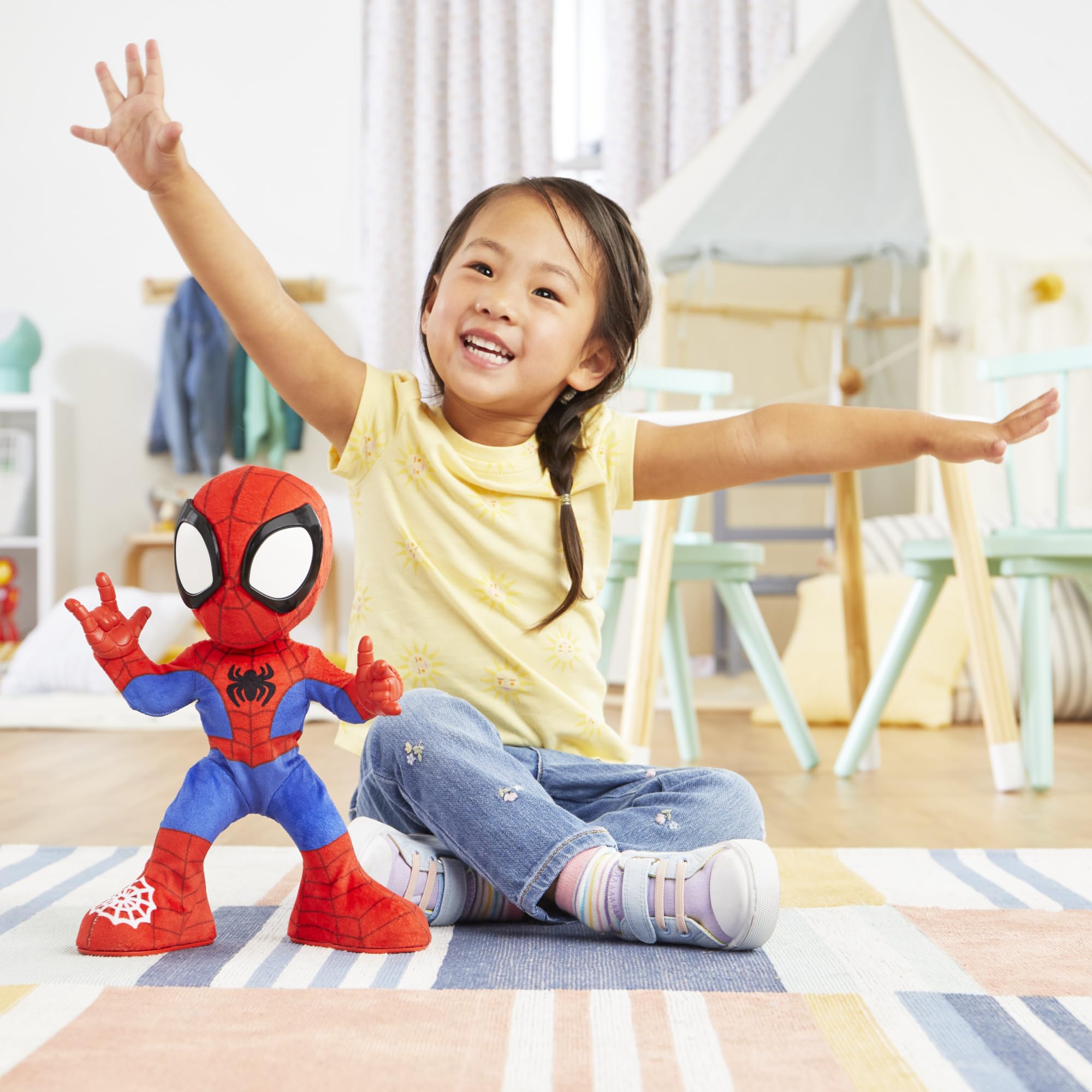 marvel-spidey-dance-n-crawl-peluche-interactive-musicale image 6