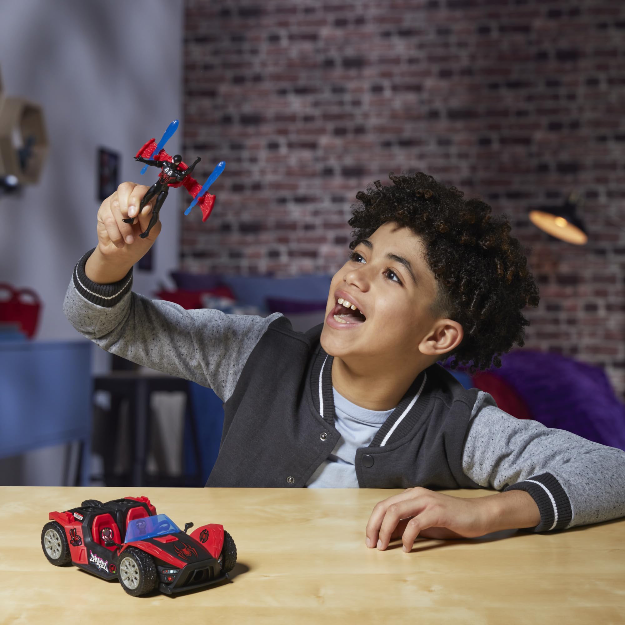 marvel-spider-man-miles-morales-bolide-de-course-remix-figurine-voiture image 5