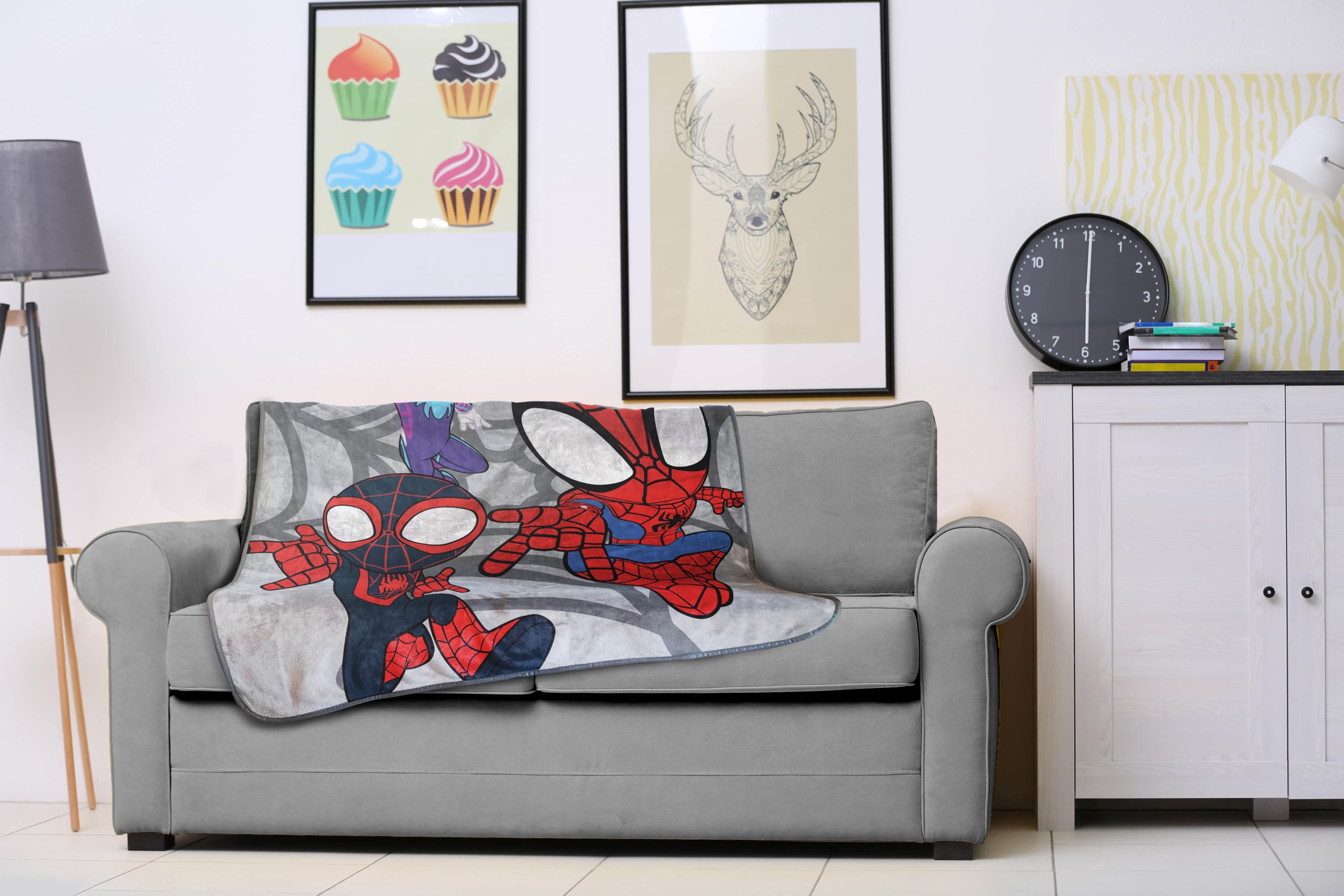 marvel-spidey-et-ses-amis-plaid-polaire-gris-130x150-cm-miles-morales image 6