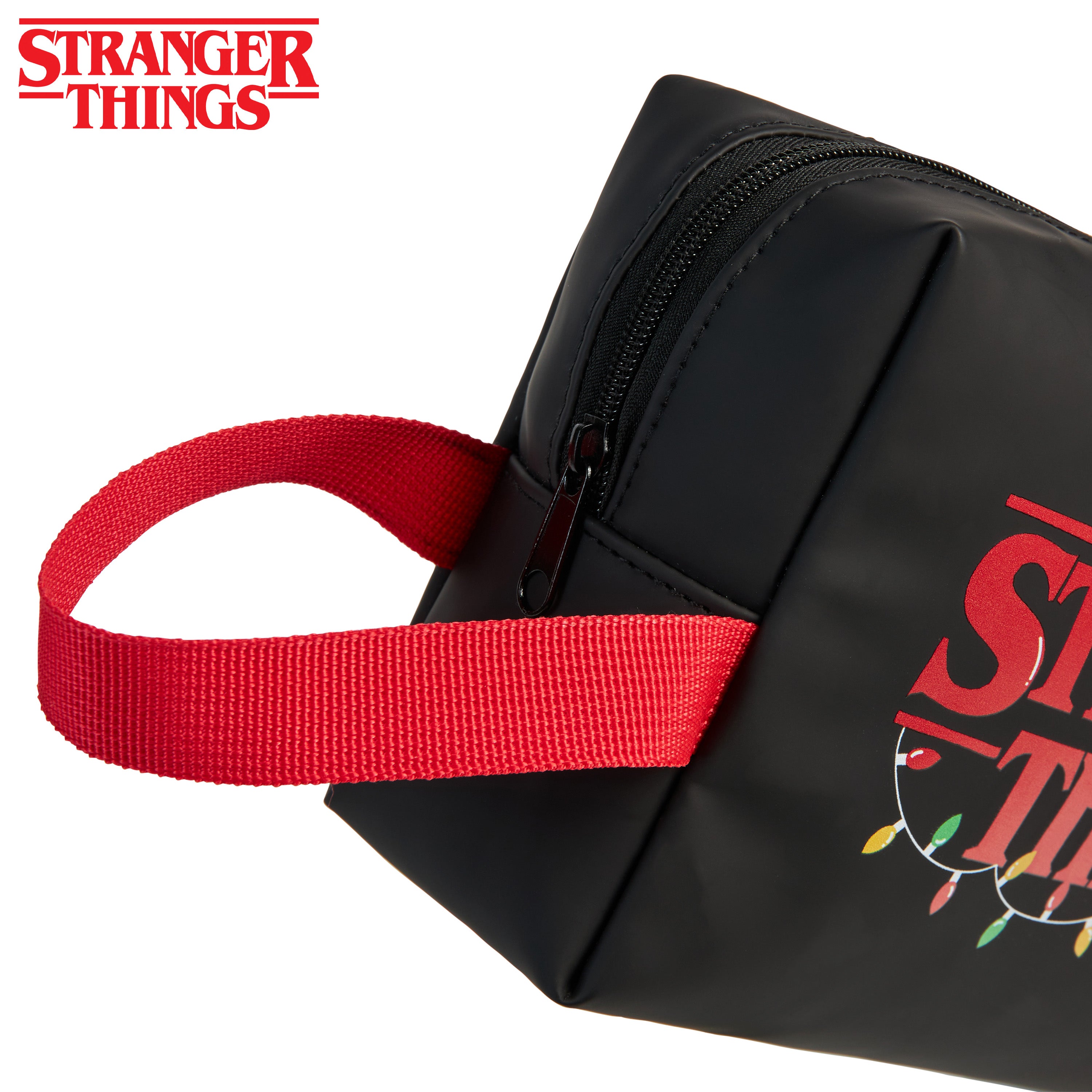 get-trend-stranger-things-trousse-toilette-noir-rouge image 4