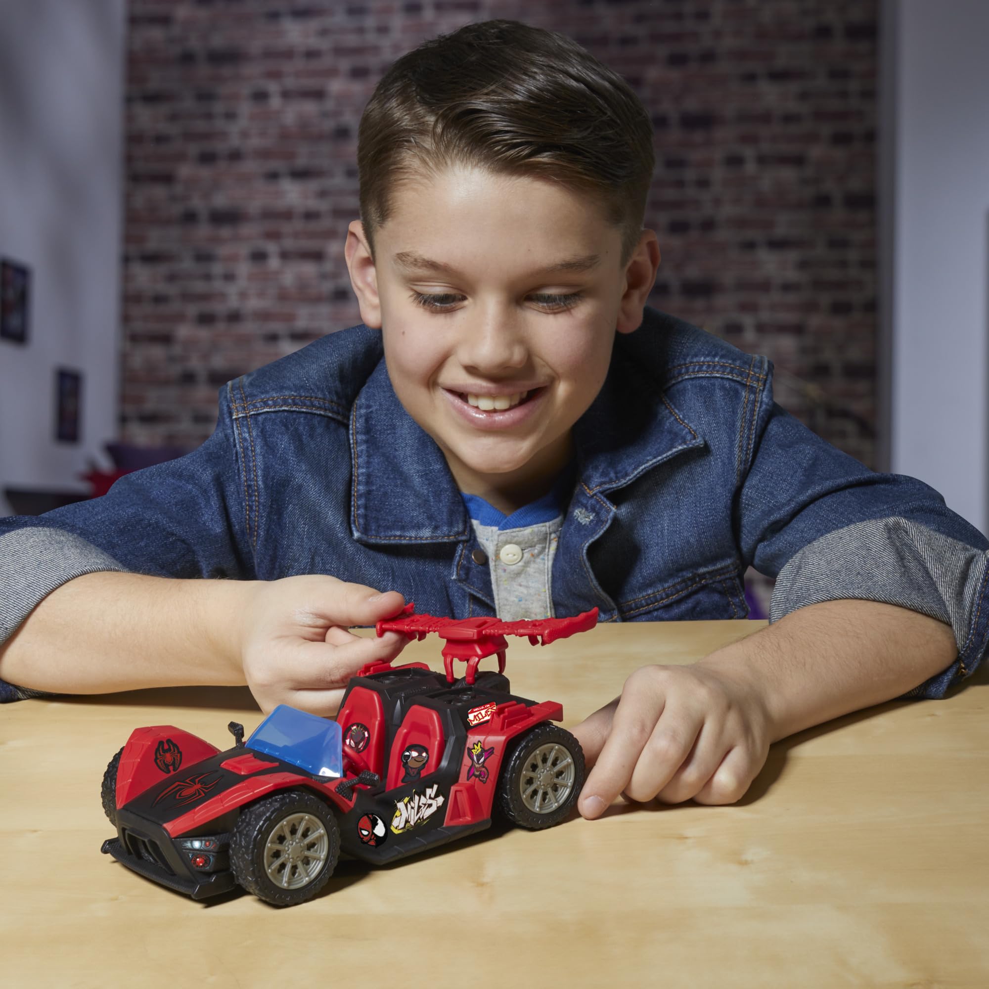 marvel-spider-man-miles-morales-bolide-de-course-remix-figurine-voiture image 7