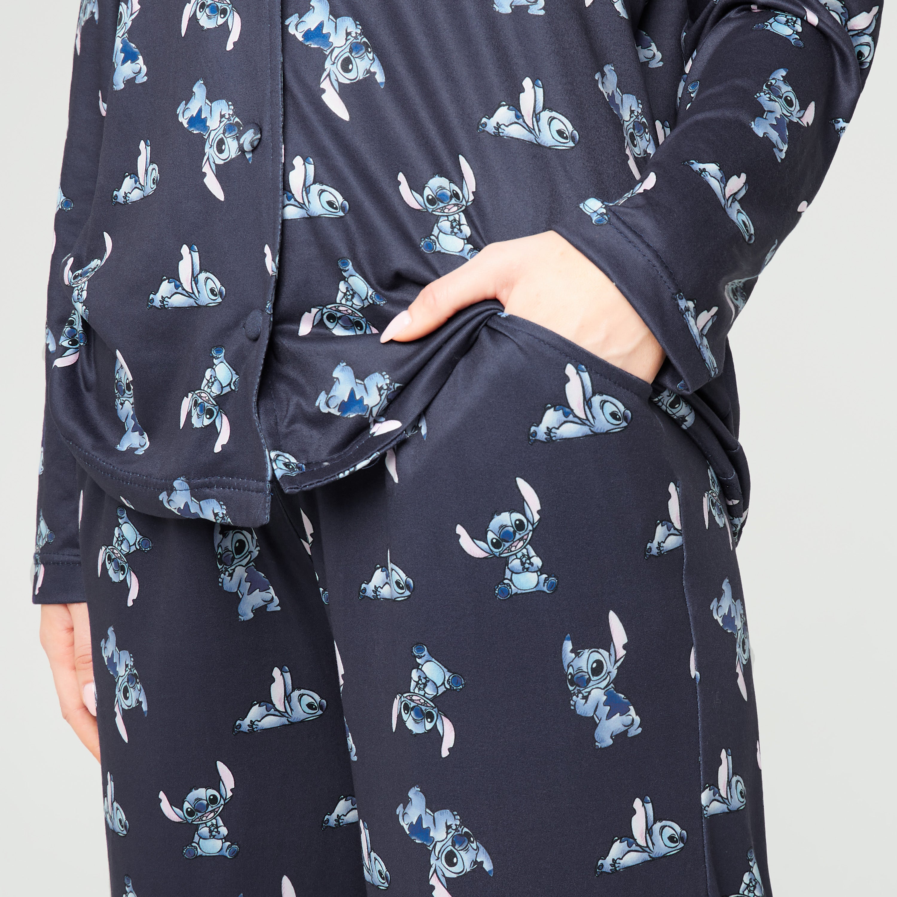 disney-stitch-ensemble-pyjama-femme-bleu-marine-manches-longues image 2