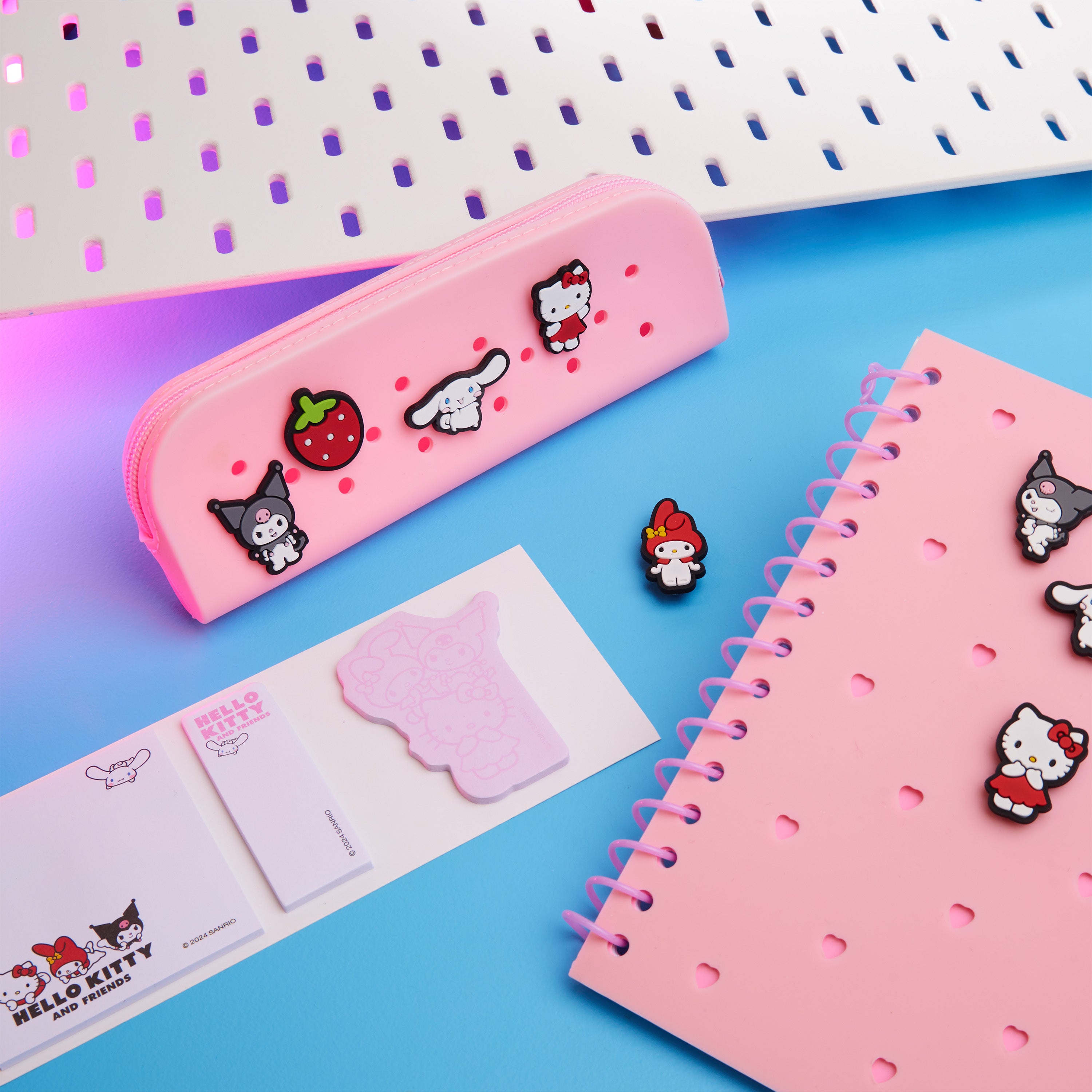 get-trend-school-hello-kitty-coffret-papeterie-a5-pins-custom image 3