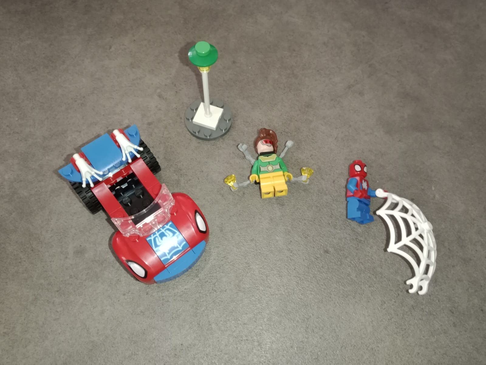 Autocollant tordu