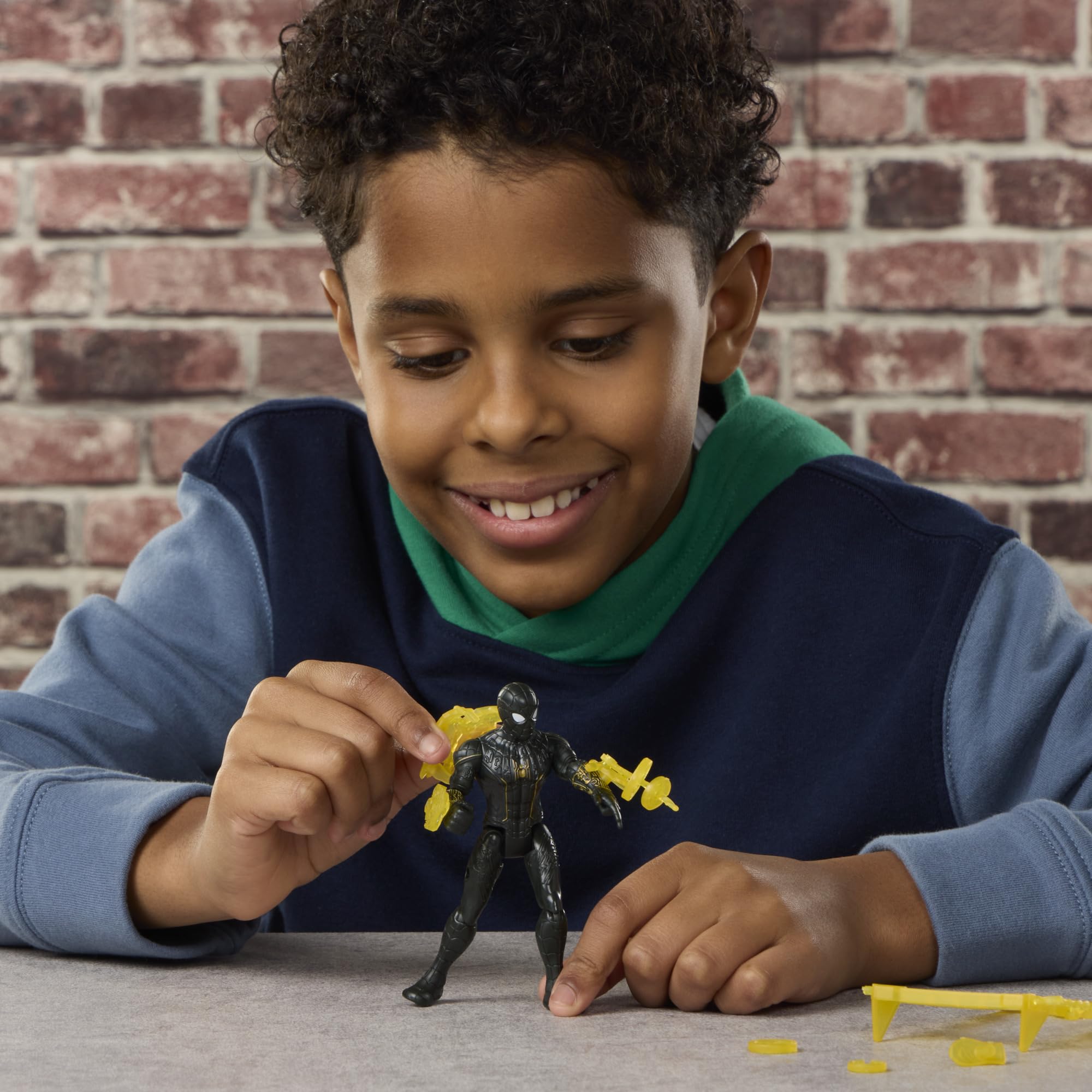 marvel-actionverse-spider-man-far-from-home-figurine-noir-et-or-11-5-cm image 8