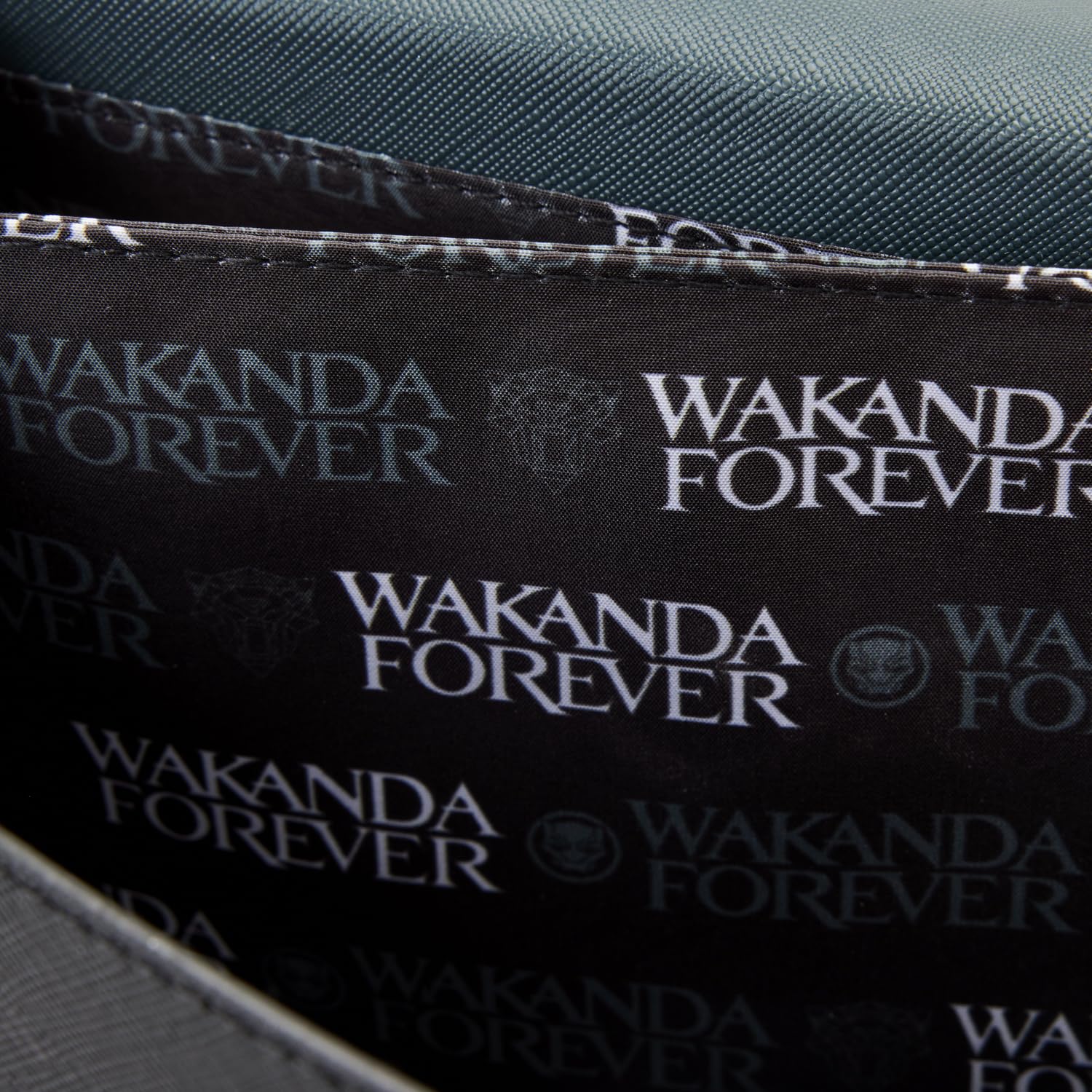 loungefly-black-panther-wakanda-forever-sac-bandouli-re-multicolore image 5