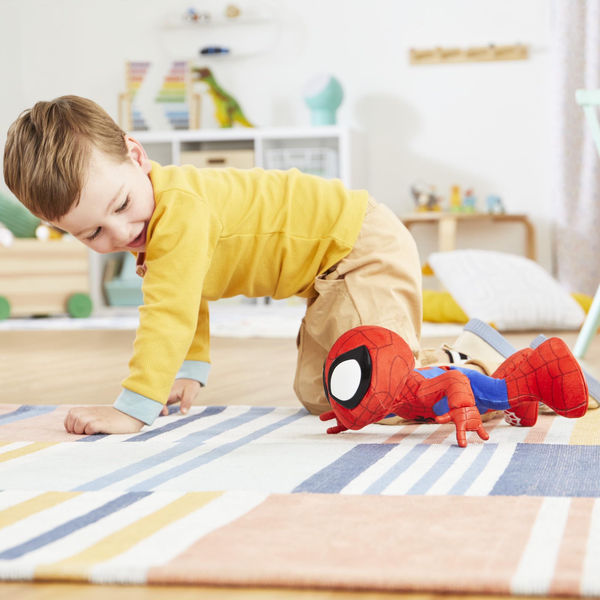 marvel-spidey-dance-n-crawl-peluche-interactive-musicale image 5
