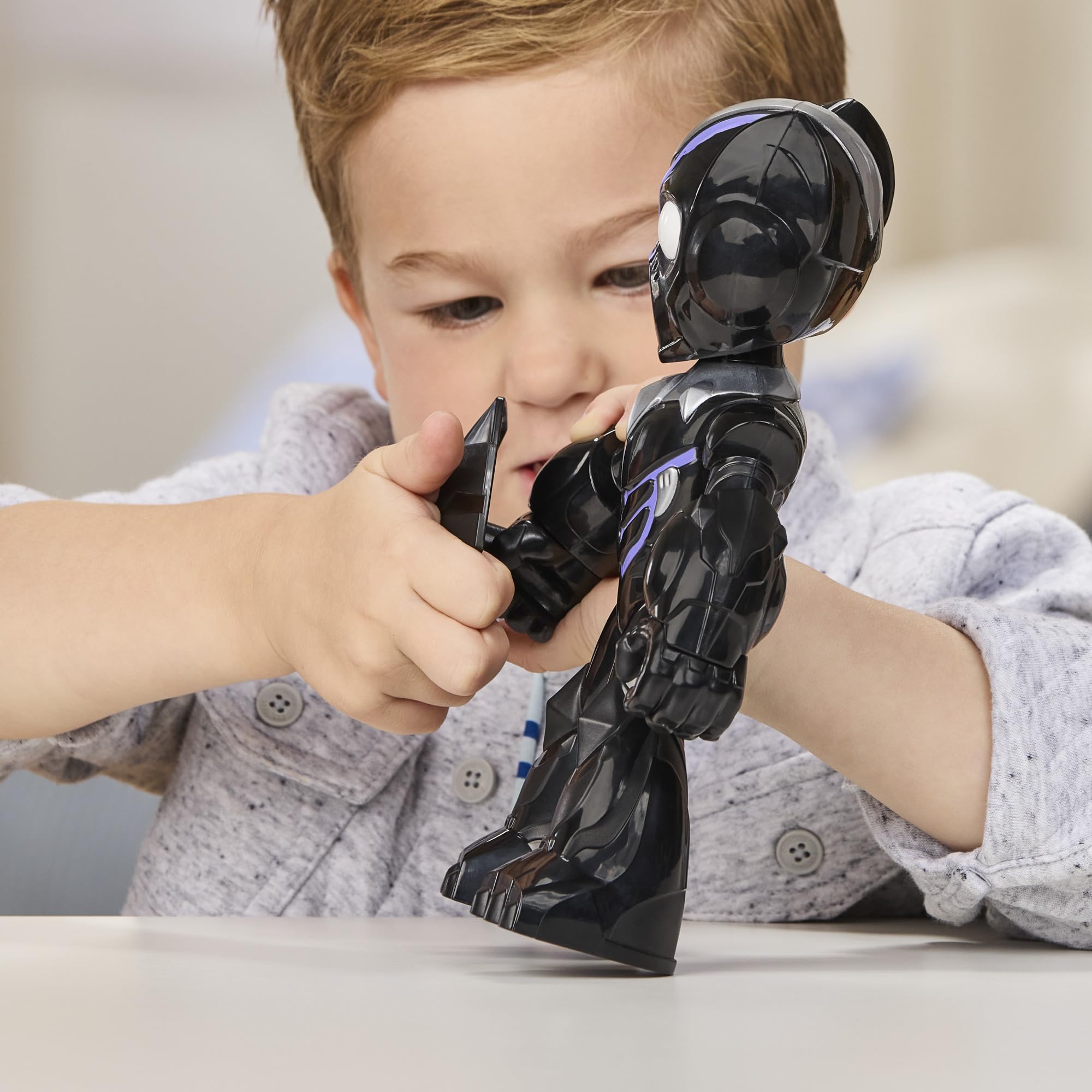 marvel-iron-man-amis-black-panther-figurine-22-8-cm-bouclier image 5