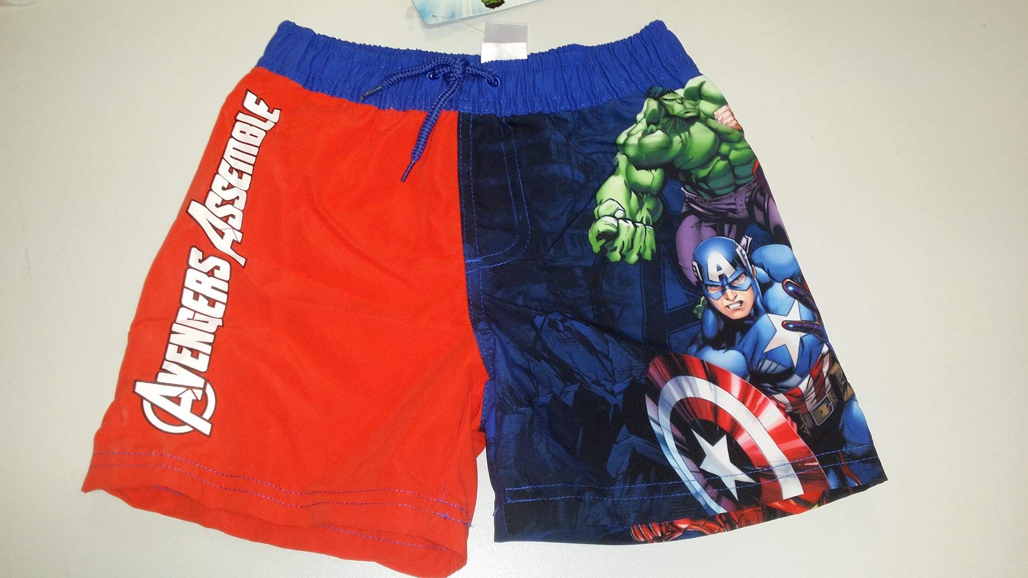 marvel-avengers-short-de-bain-gar-on-4-5-ans image 1