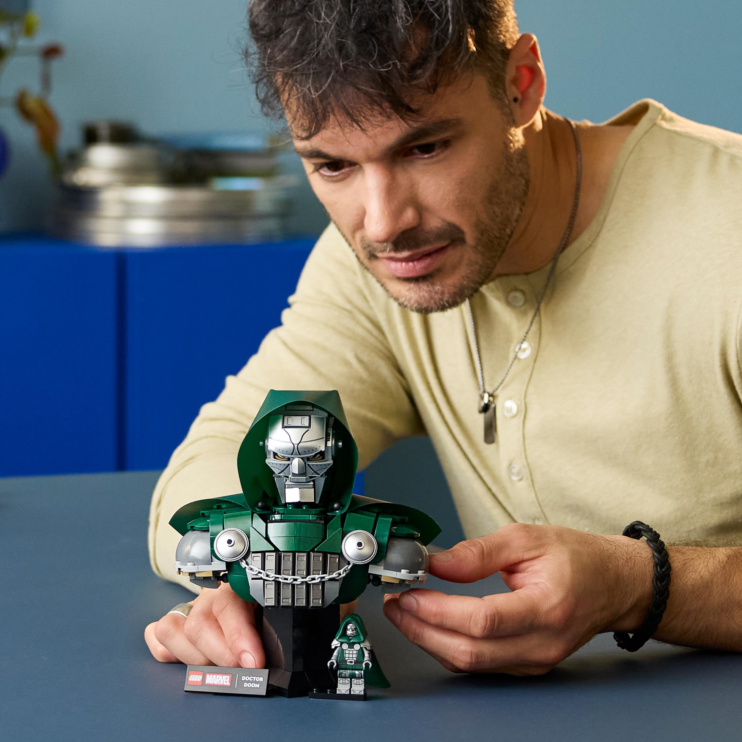 lego-marvel-buste-docteur-doom-76345-set-379-pi-ces image 8