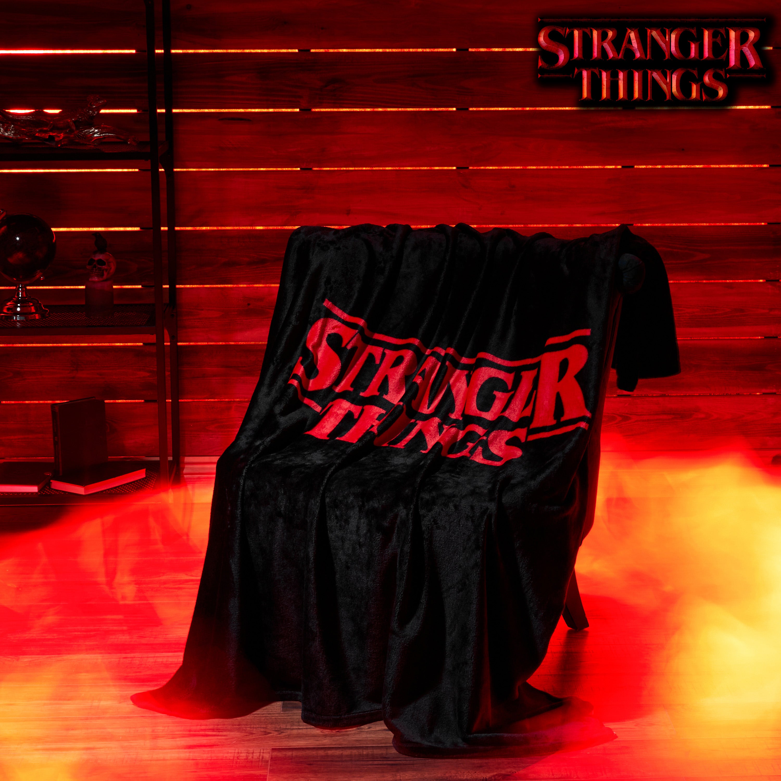 stranger-things-plaid-polaire-150x130-hellfire-club-rouge image 2