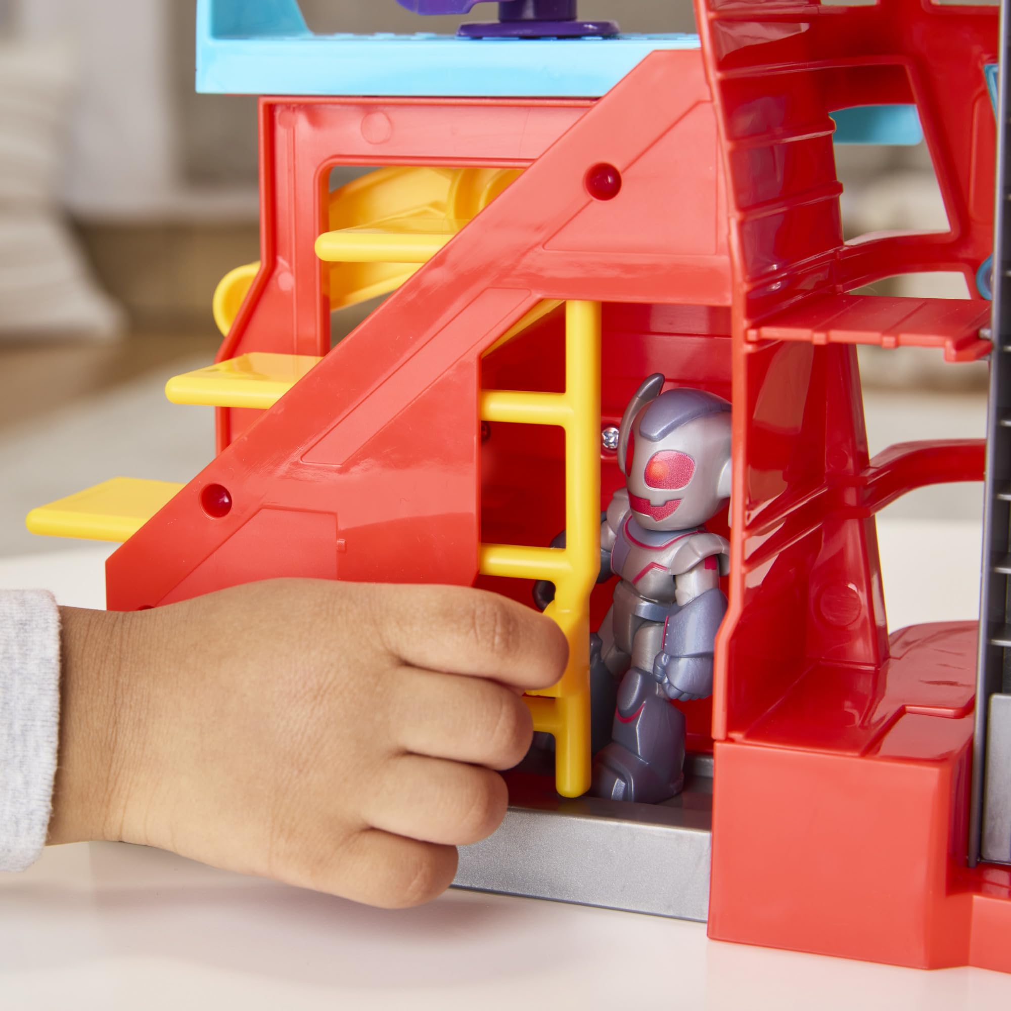 marvel-iron-man-awesome-friends-coffret-qg-iron-man-playset-1 image 8