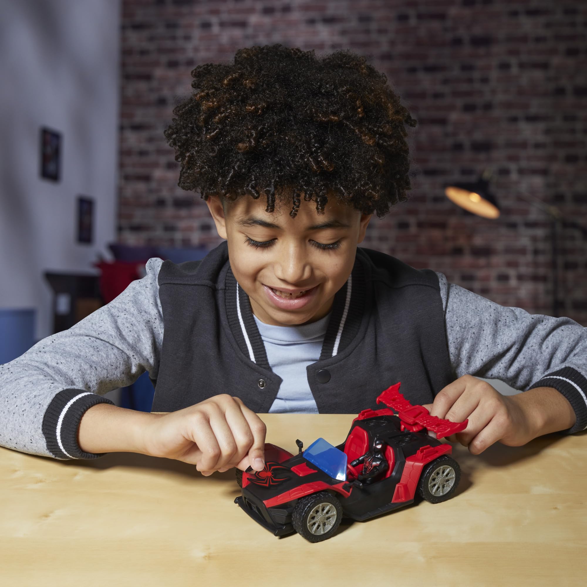 marvel-spider-man-miles-morales-bolide-de-course-remix-figurine-voiture image 4