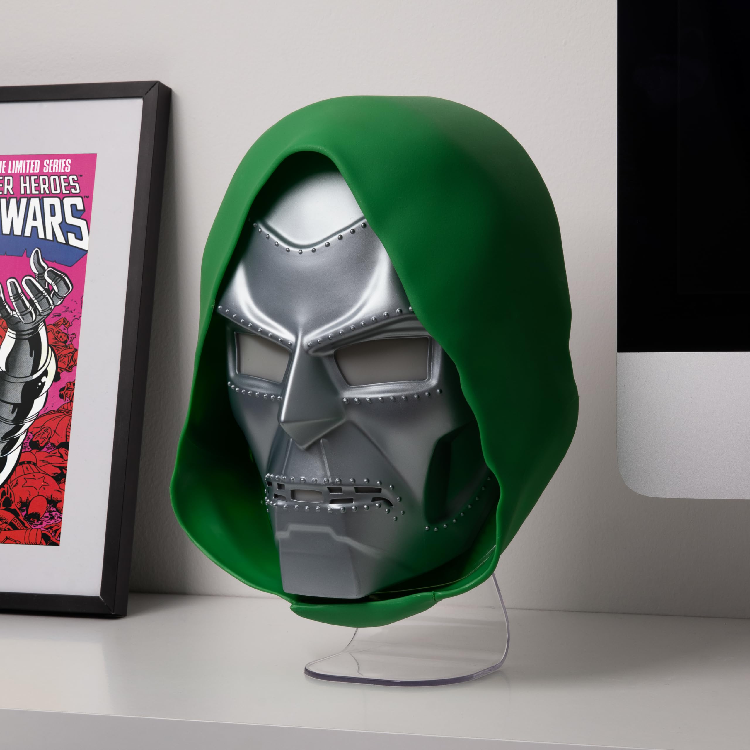 marvel-dr-doom-mask-light-lampe-masque-23-cm-usb image 3