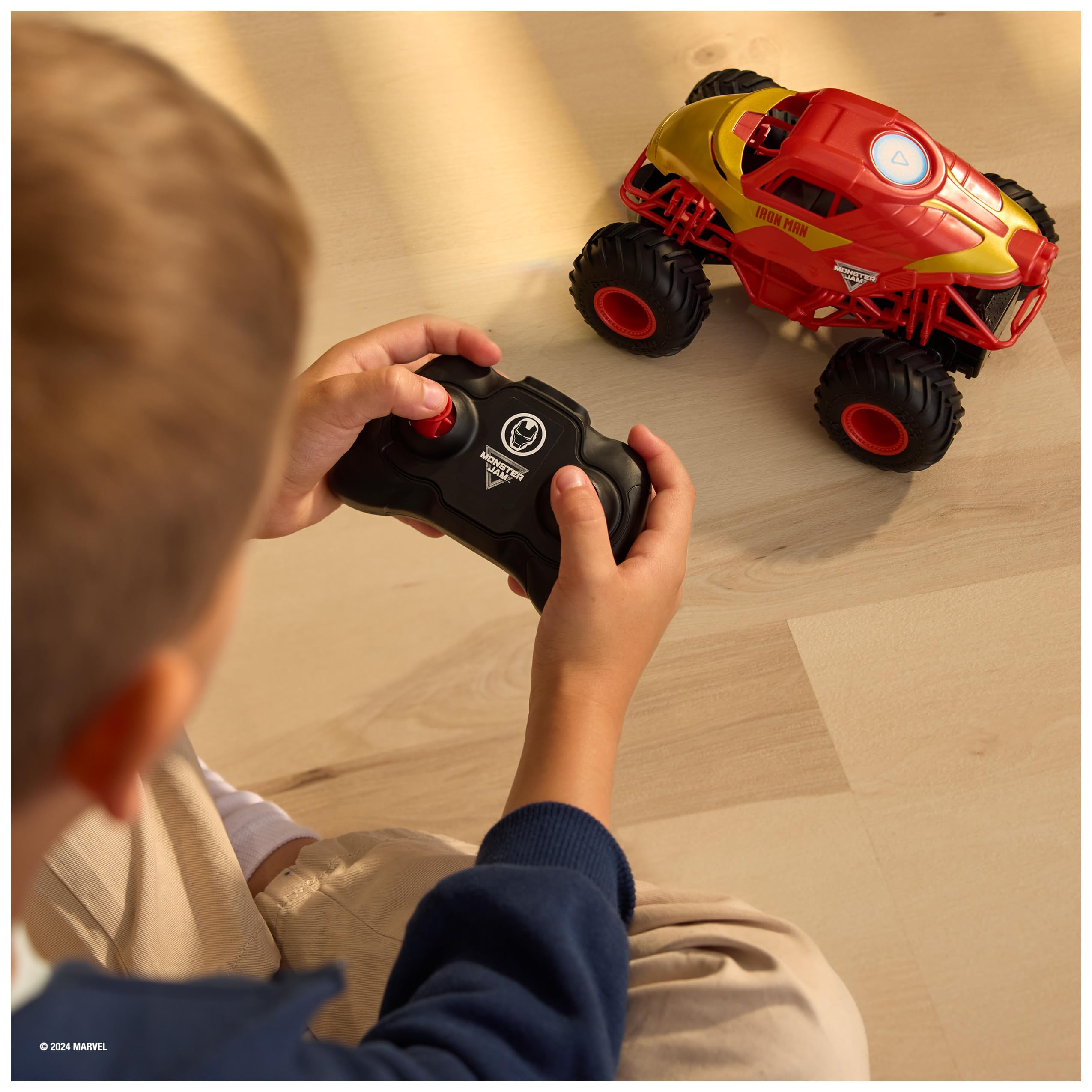 monster-jam-marvel-iron-man-monster-truck-radiocommand-1-24 image 8