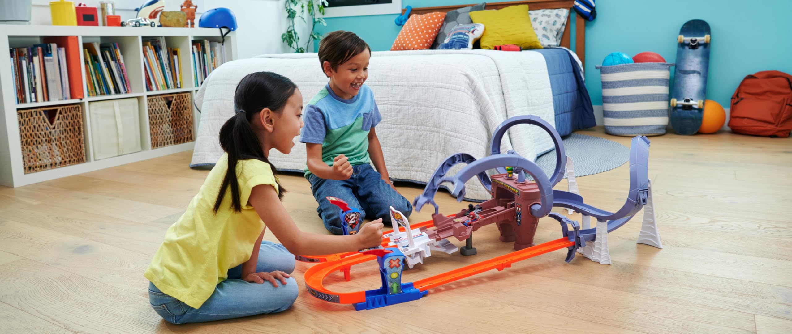 hot-wheels-racerverse-hpl34-circuit-voiture-piste-mobile-spider-man image 2