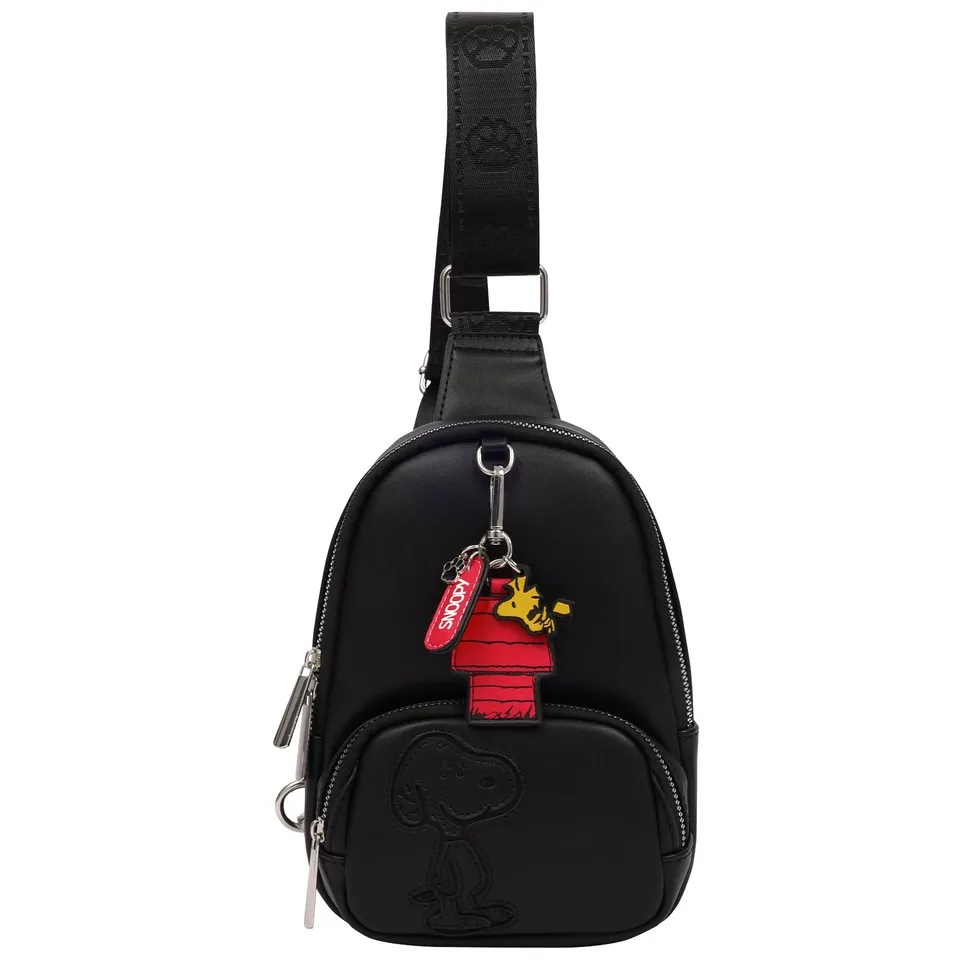 danielle-nicole-peanuts-sling-bag-snoopy-tonal-breloques image 1