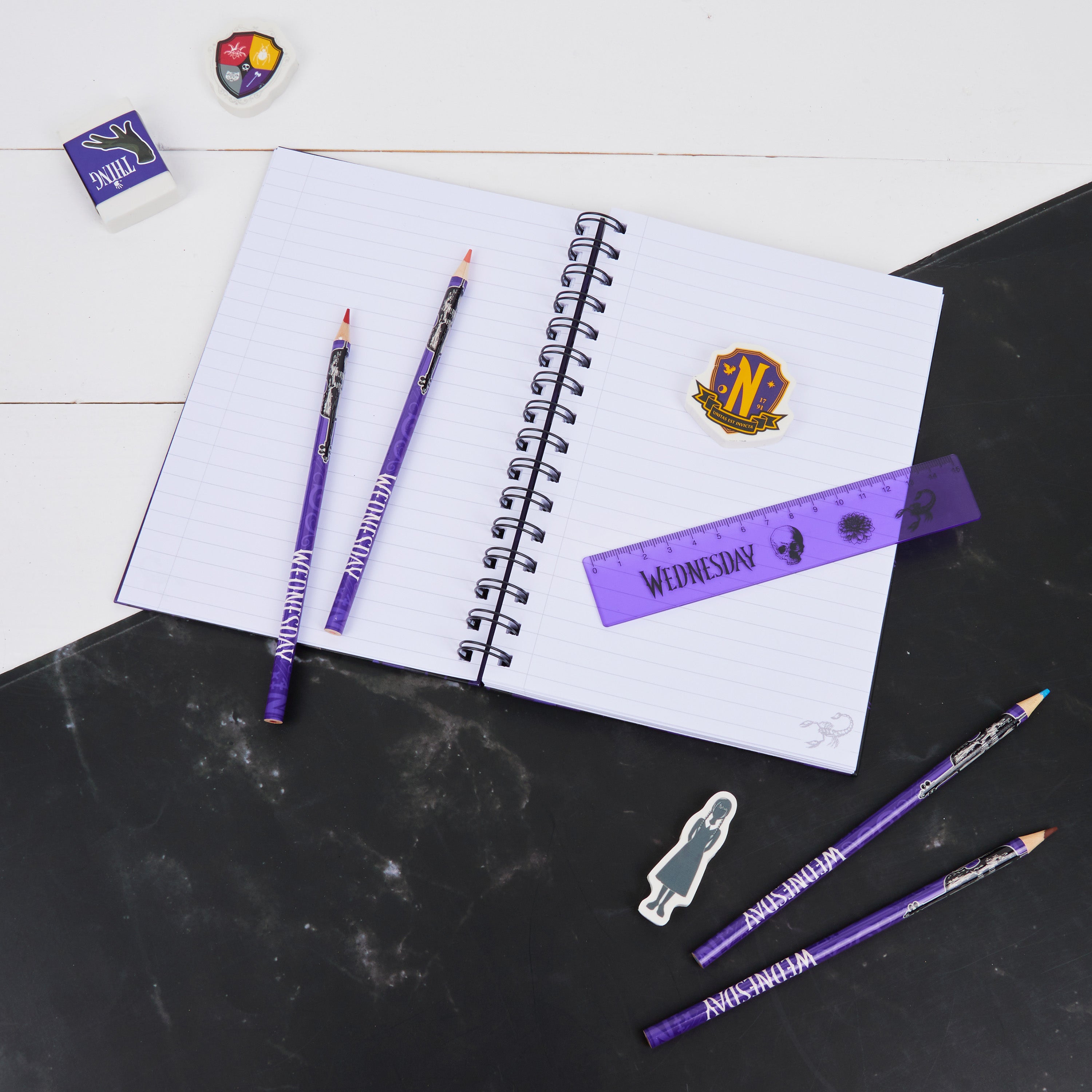 wednesday-set-papeterie-fille-16-pi-ces-carnets-gothique image 2