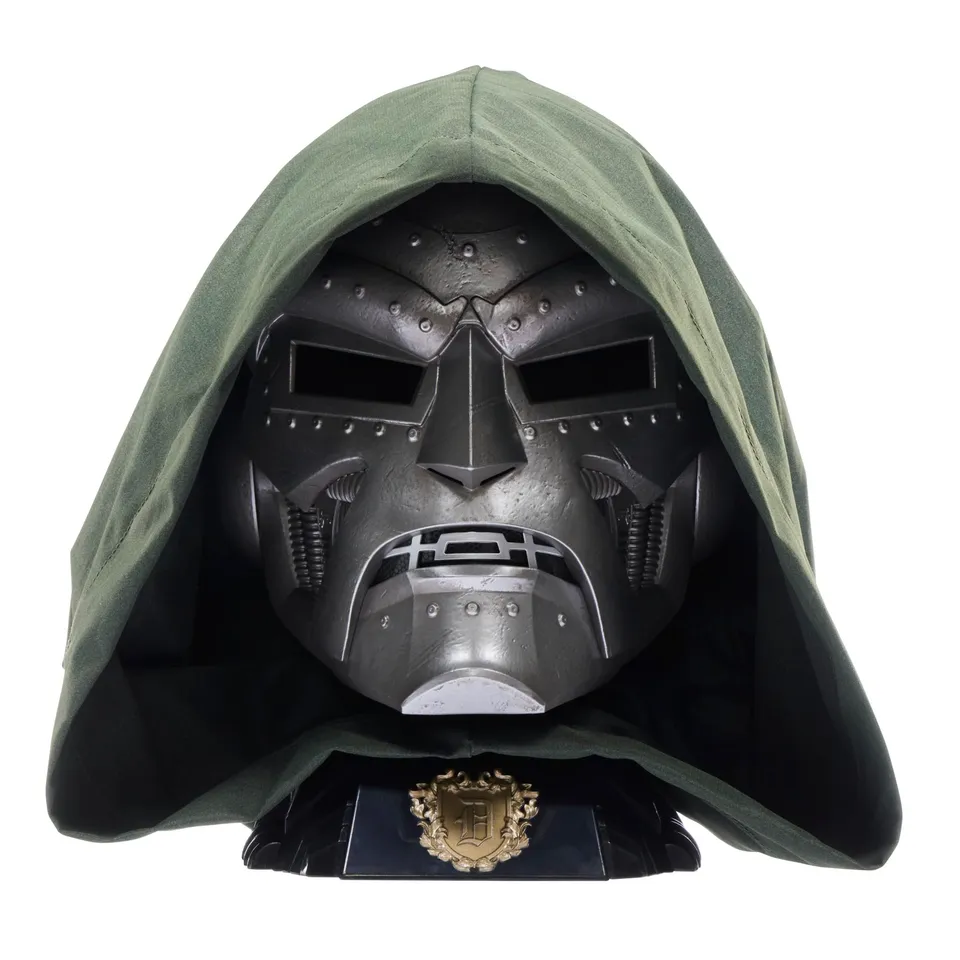 marvel-legends-casque-cosplay-doctor-doom-premium-argent-1-1 image 1